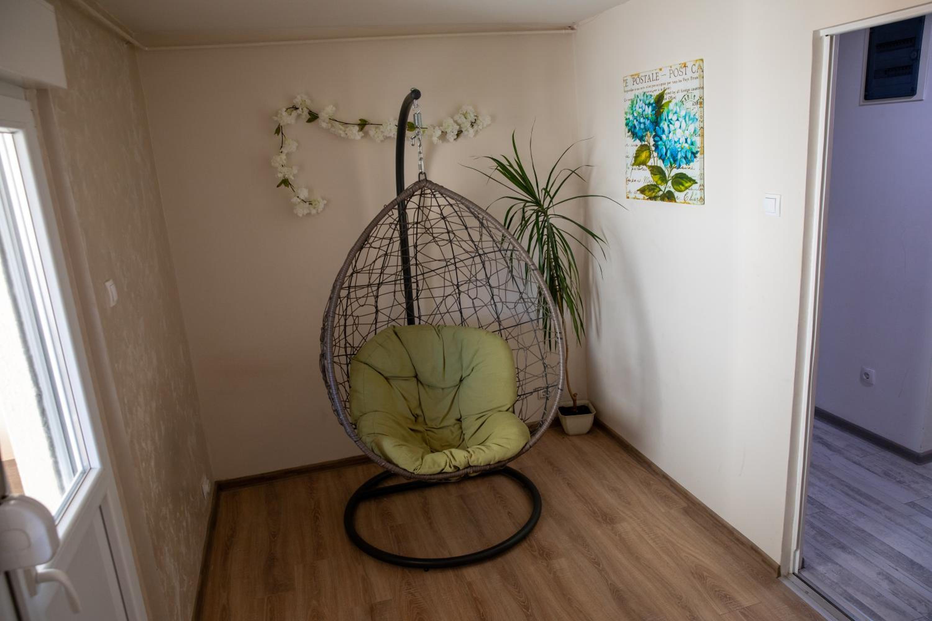 Garden apartment & parking
