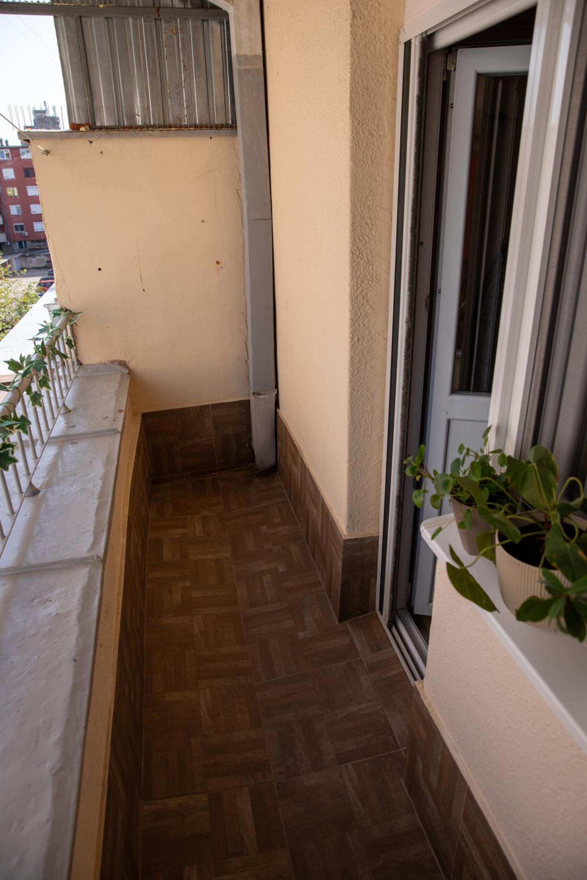 Garden apartment & parking