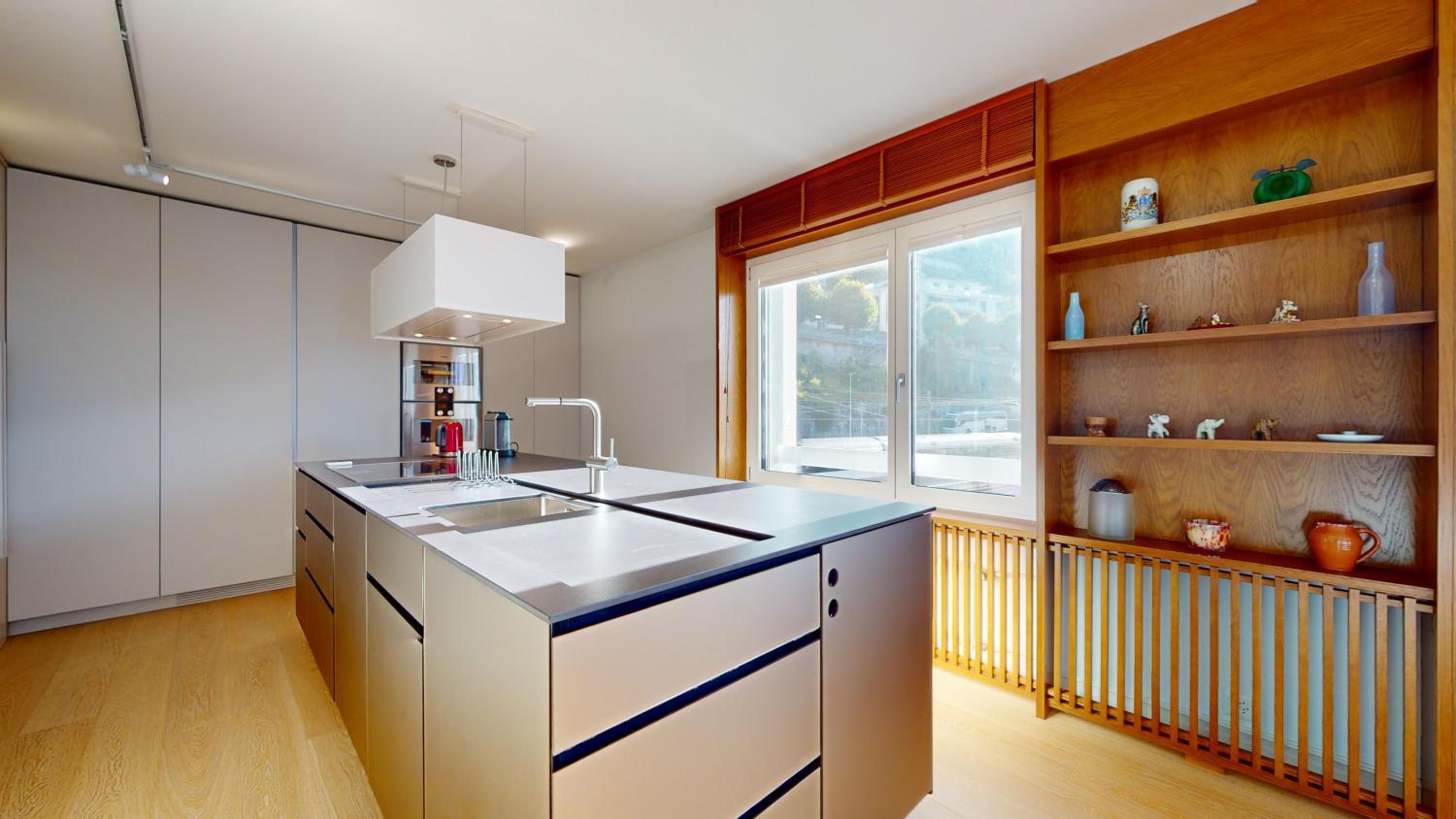 Lakefront apartment with exceptional view