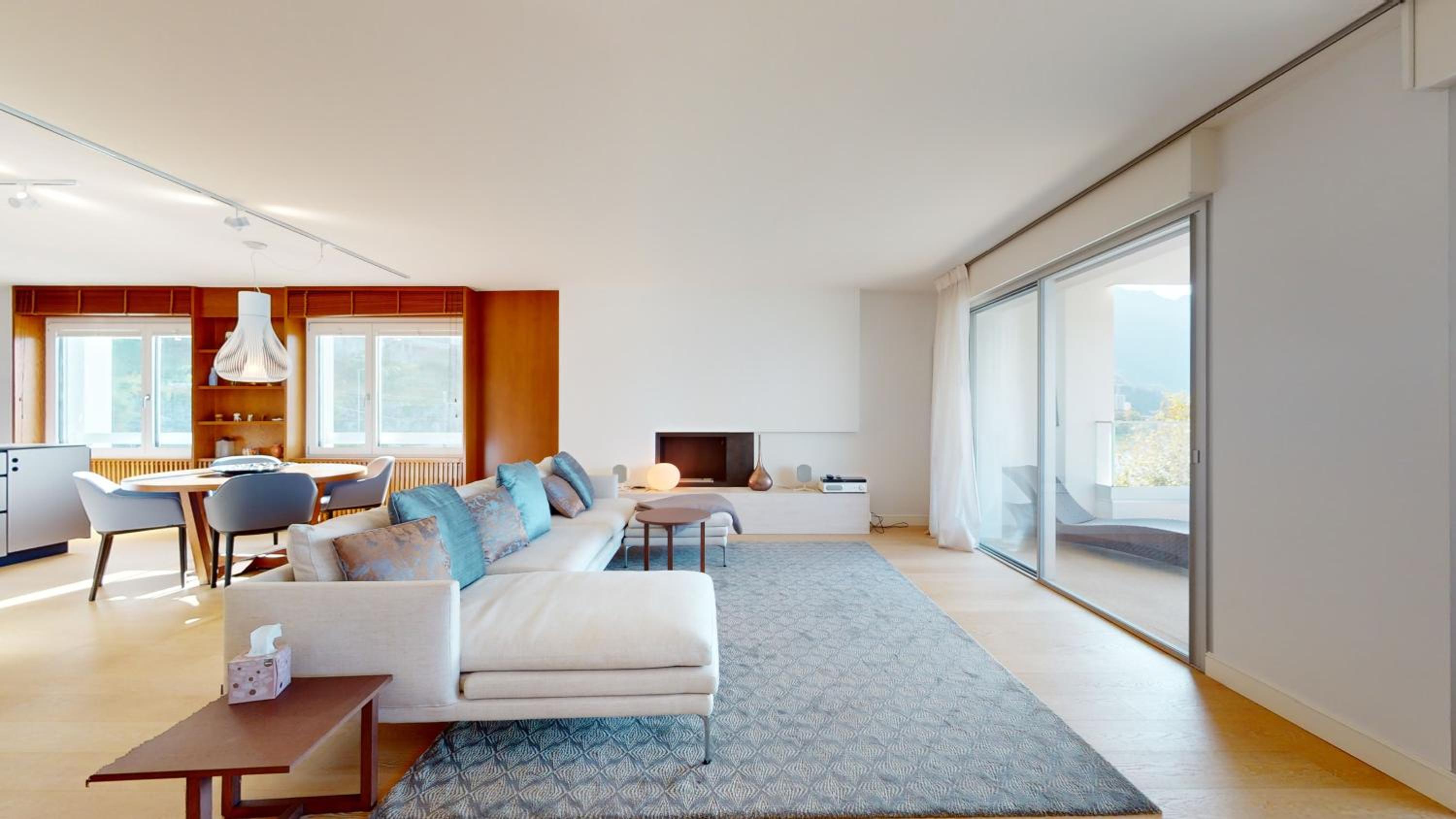 Lakefront apartment with exceptional view