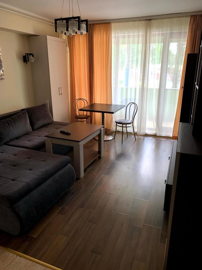 Arlequin Apartments view 5