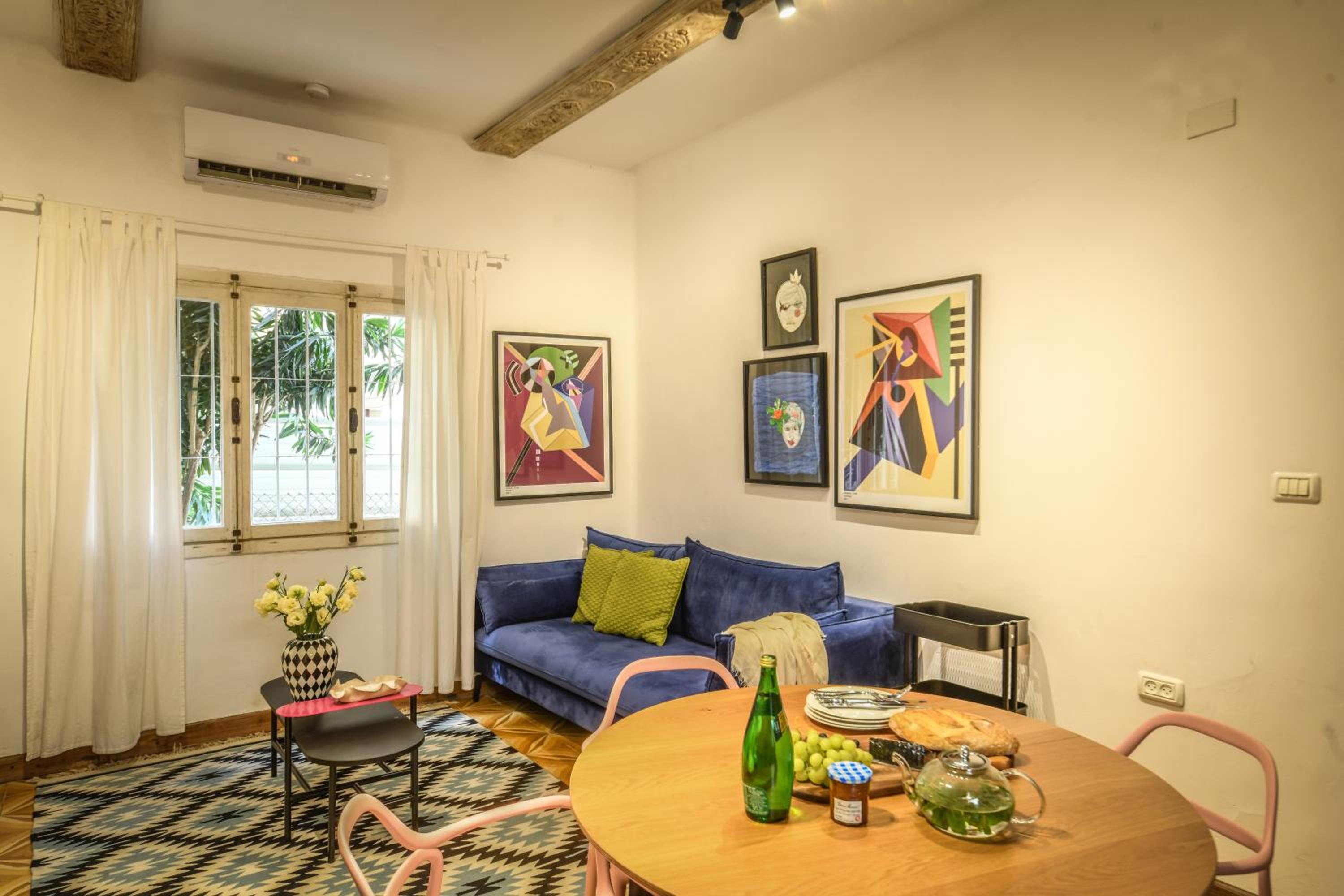 Rustic 1 BR Apt w Cozy Backyard in City Center by Sea N' Rent view 5