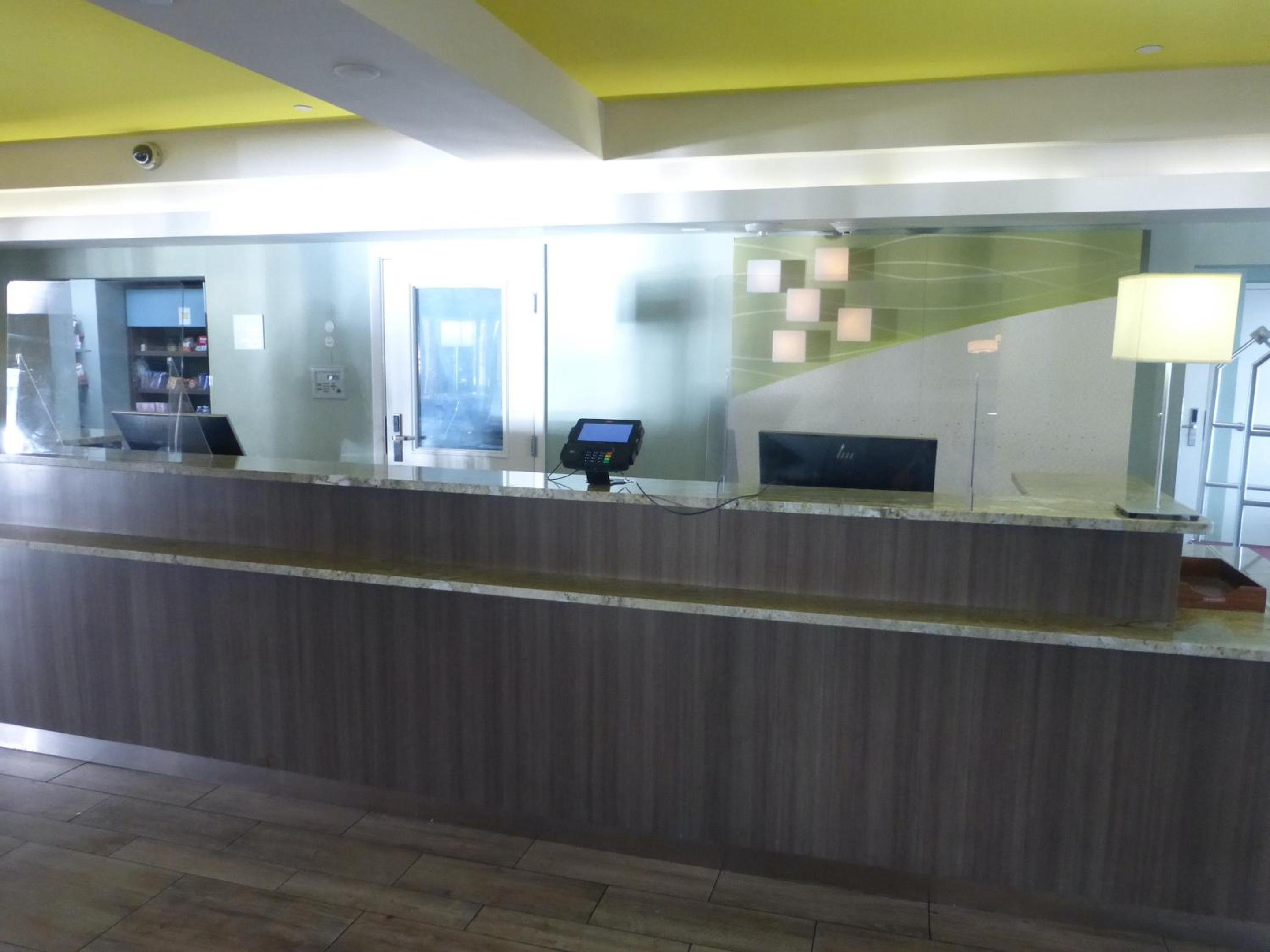 Red Roof Inn PLUS & Suites Tampa - Busch Gardens, Photo 25