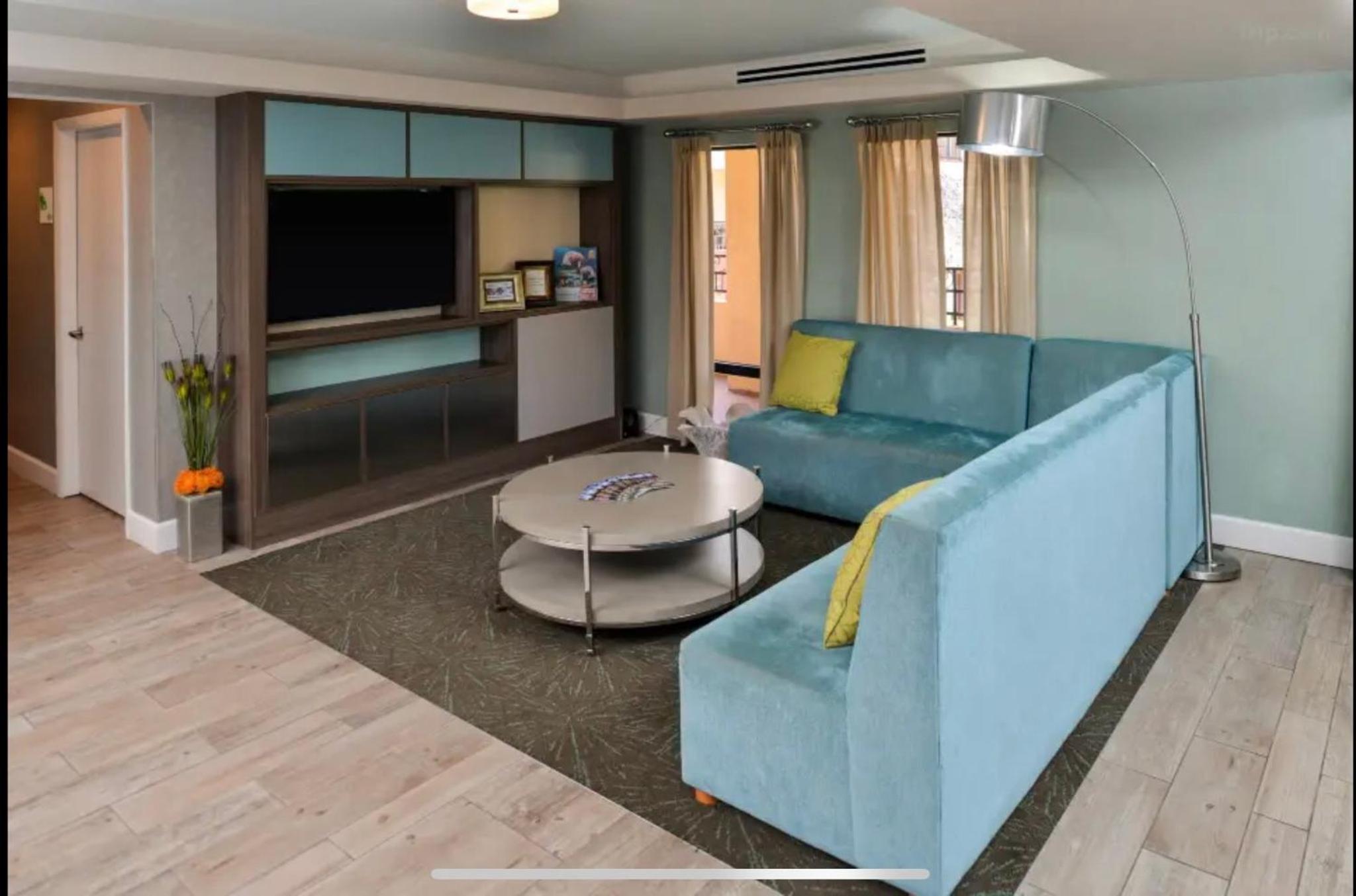 Red Roof Inn PLUS & Suites Tampa - Busch Gardens, Photo 7