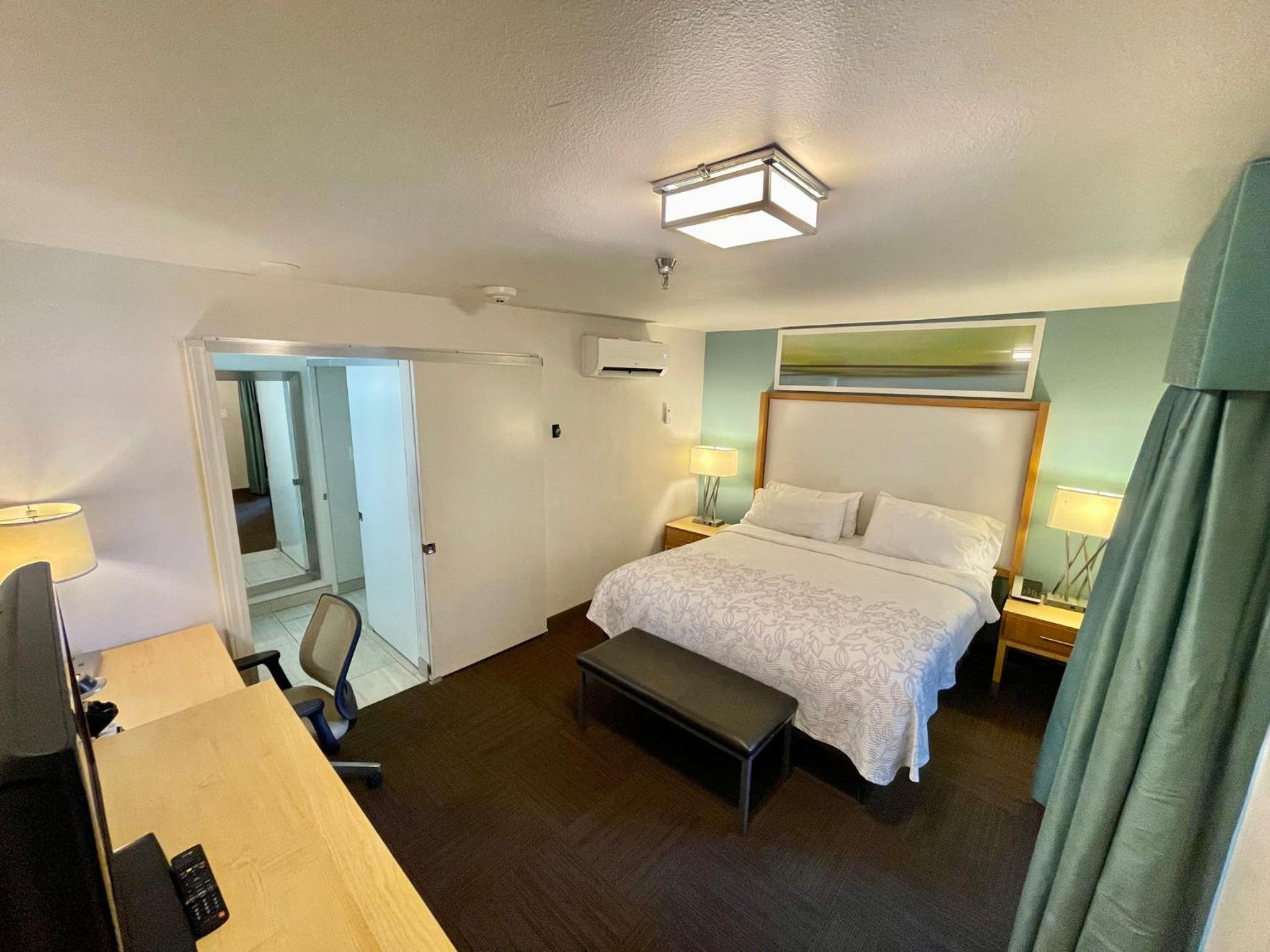 Red Roof Inn PLUS & Suites Tampa - Busch Gardens, Photo 38