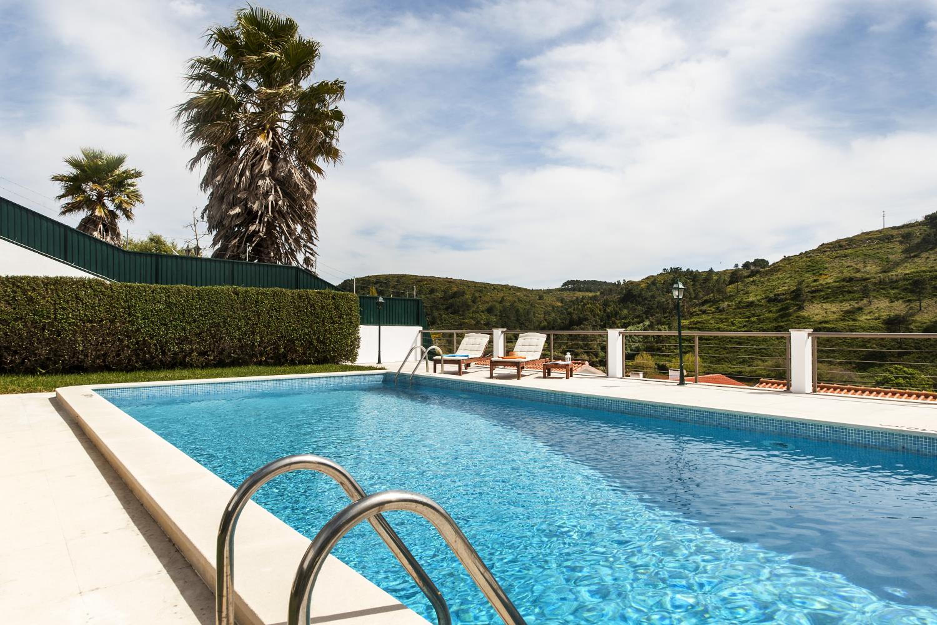 Beachouse - Surf, Bed & Breakfast