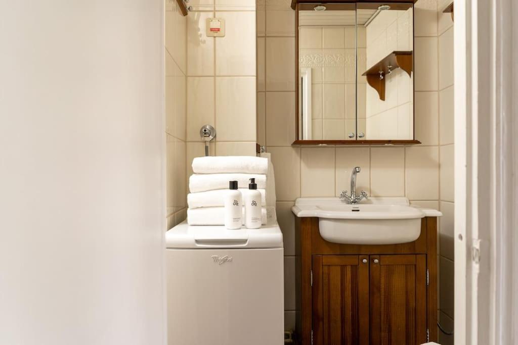 Two Rooms for up to 5 Guests view 3