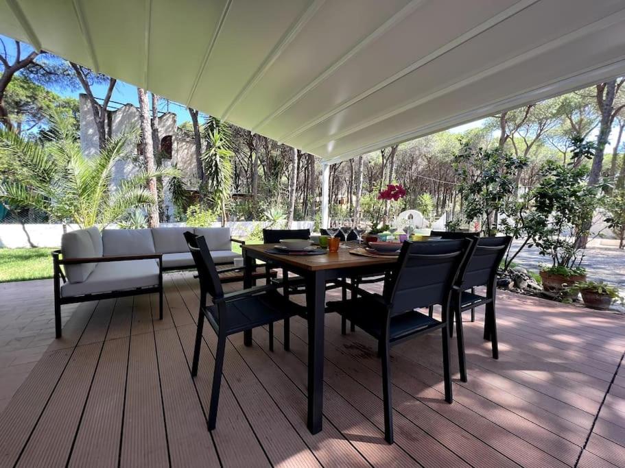 Villa immersa nel verde a 150mt dal mare adiacente al Forte Village Resort view 4