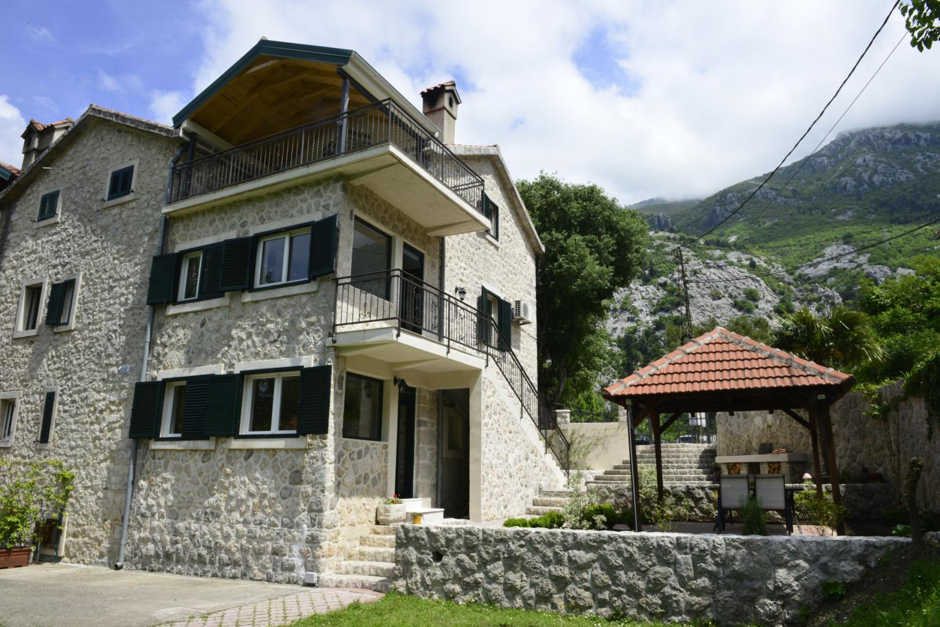 Villa Andrea Apartments with parking