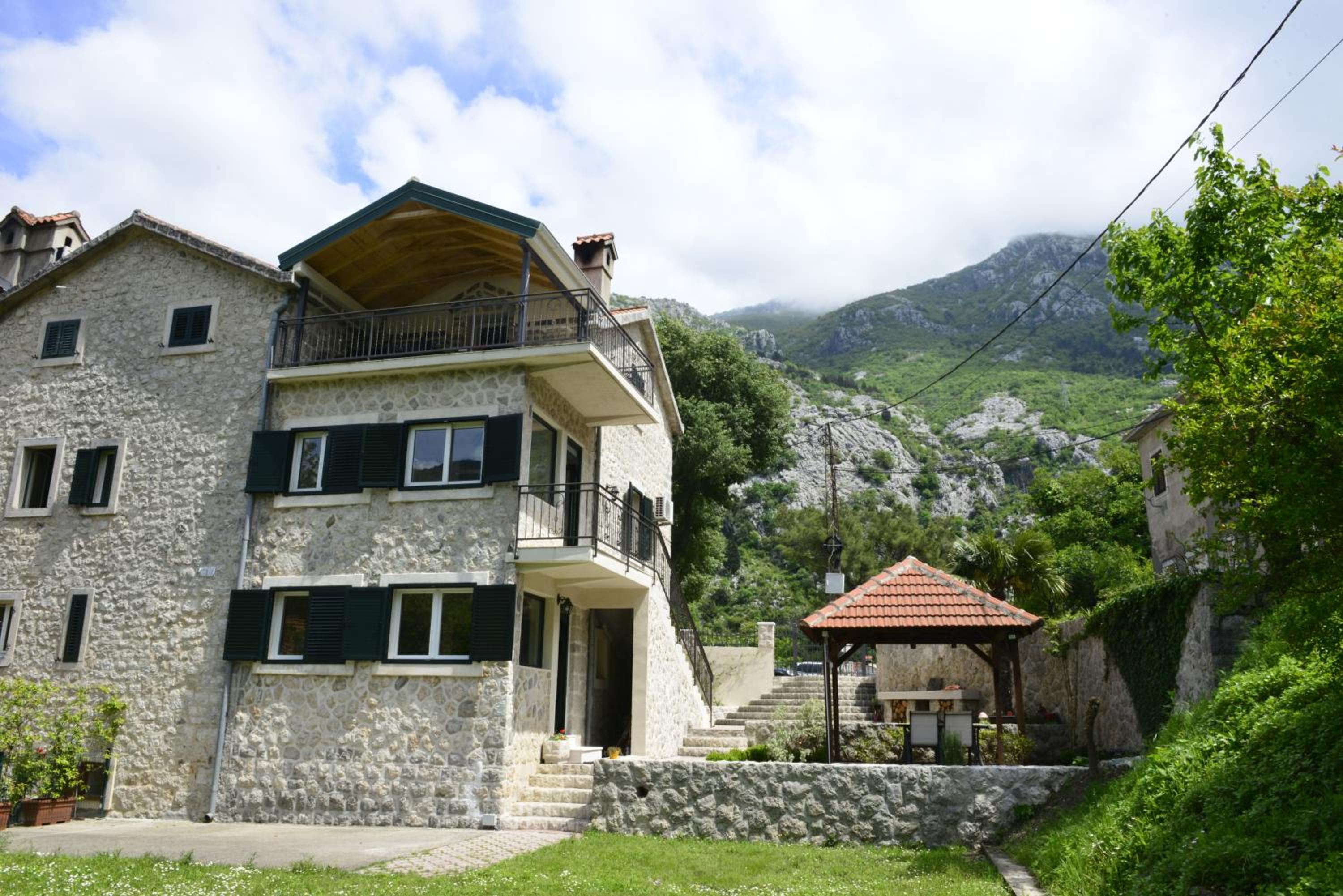 Villa Andrea Apartments with parking