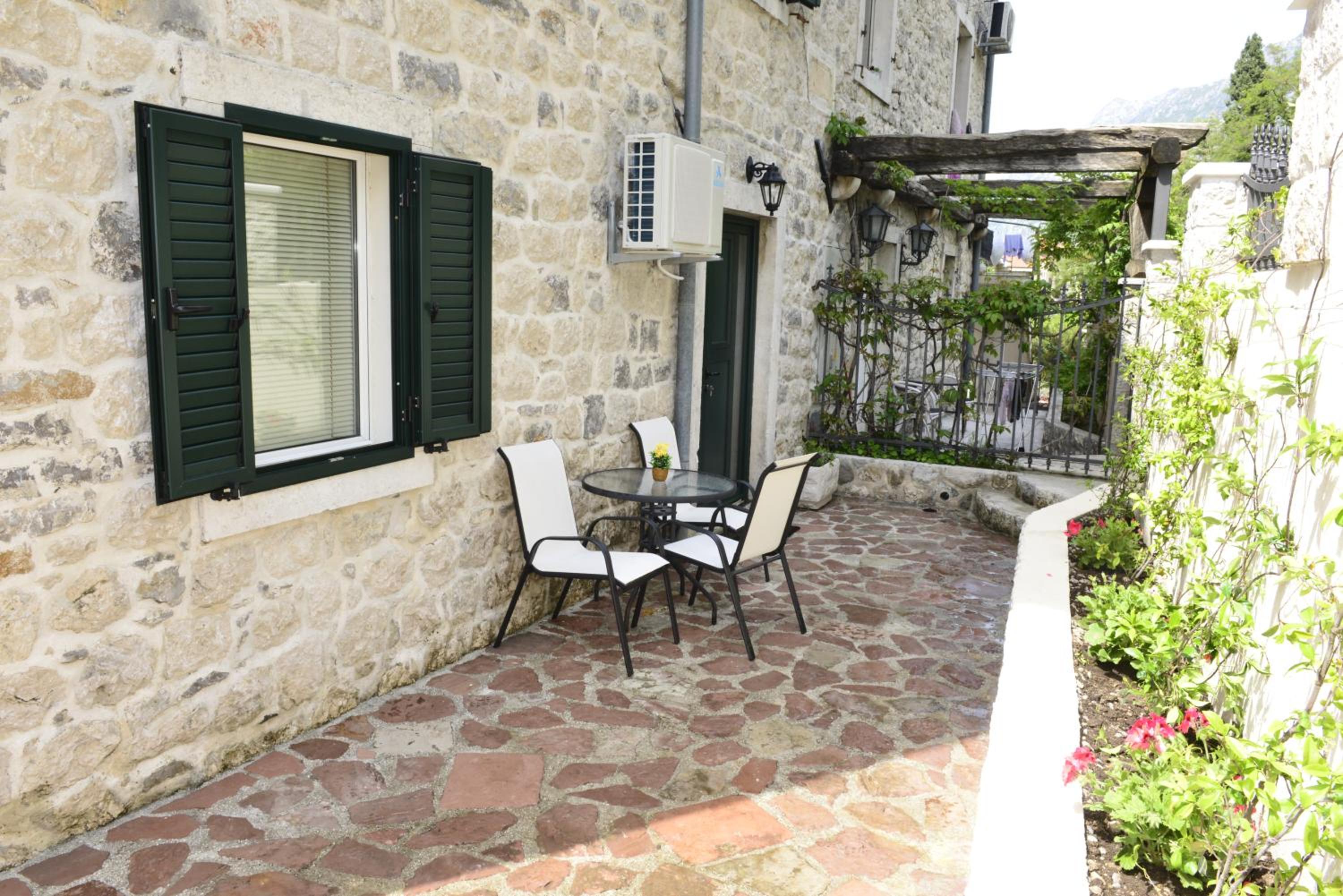 Villa Andrea Apartments with parking