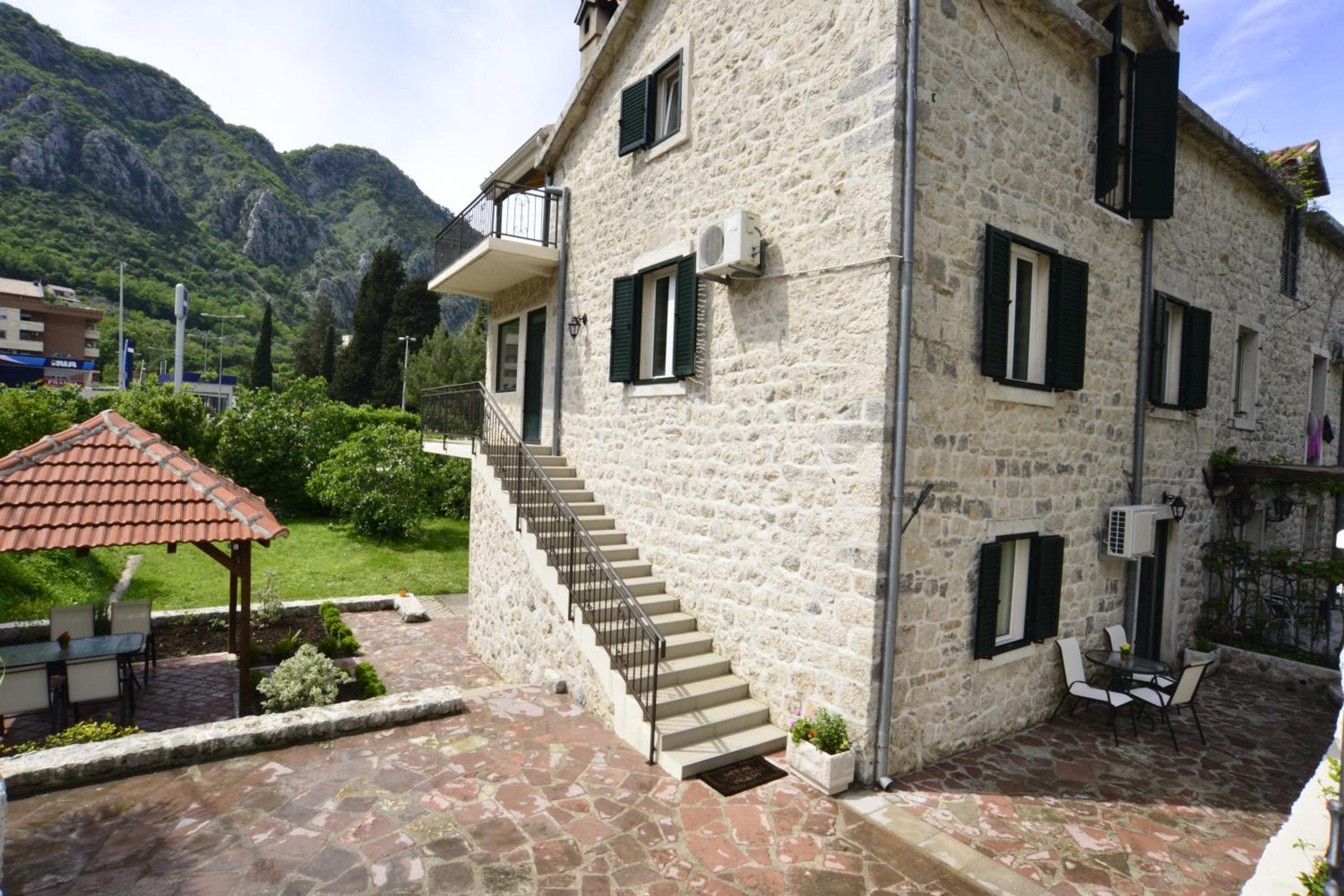 Villa Andrea Apartments with parking