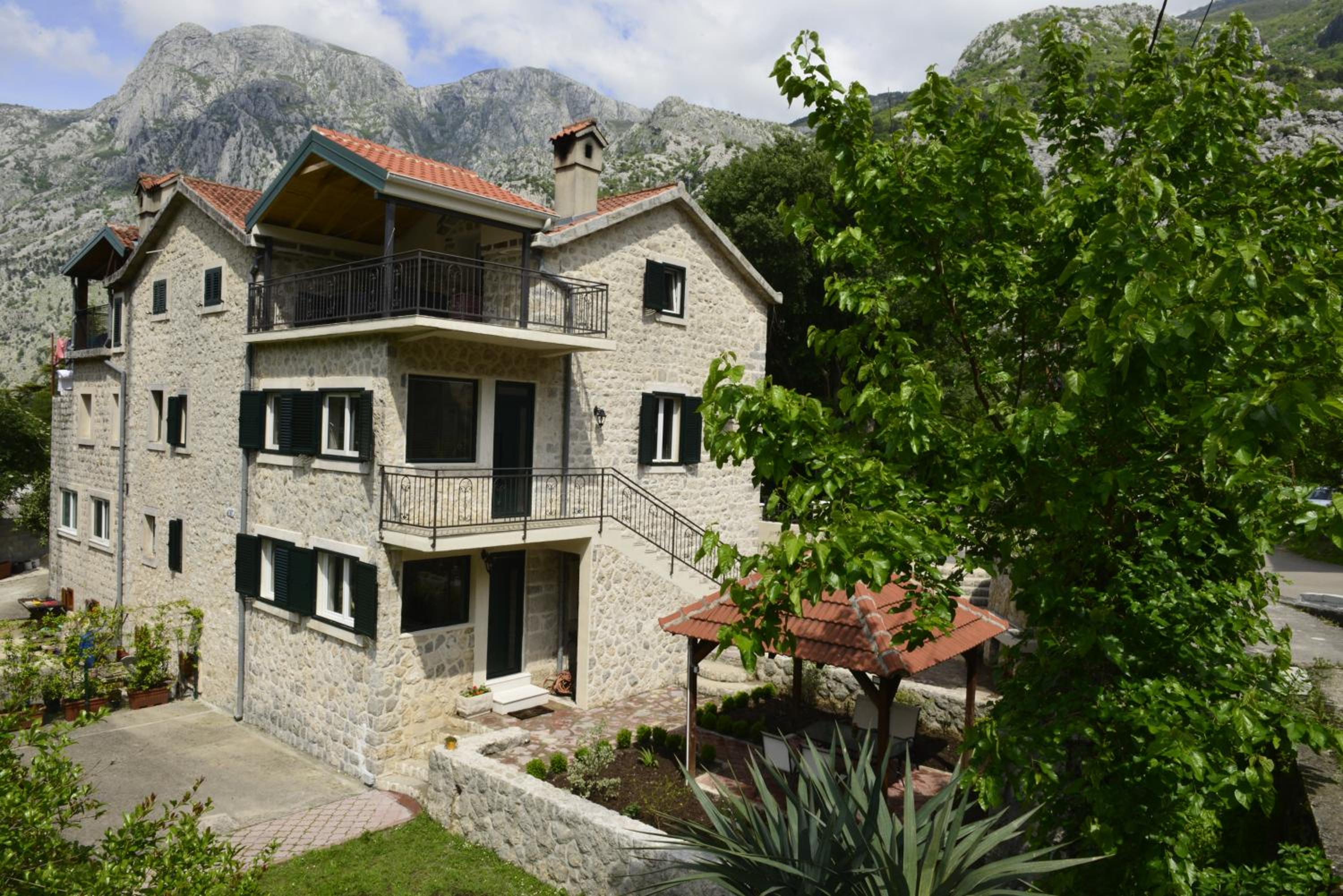 Villa Andrea Apartments with parking