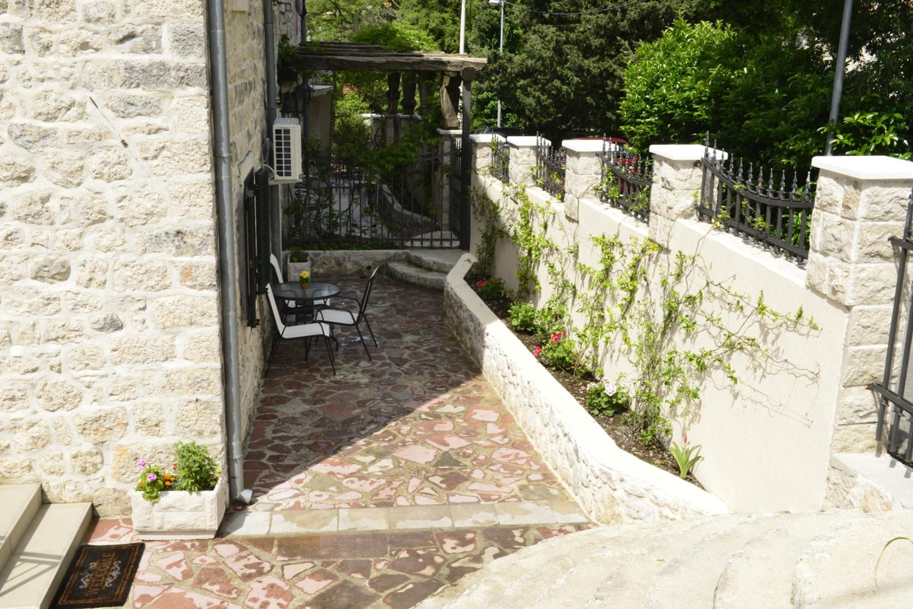 Villa Andrea Apartments with parking