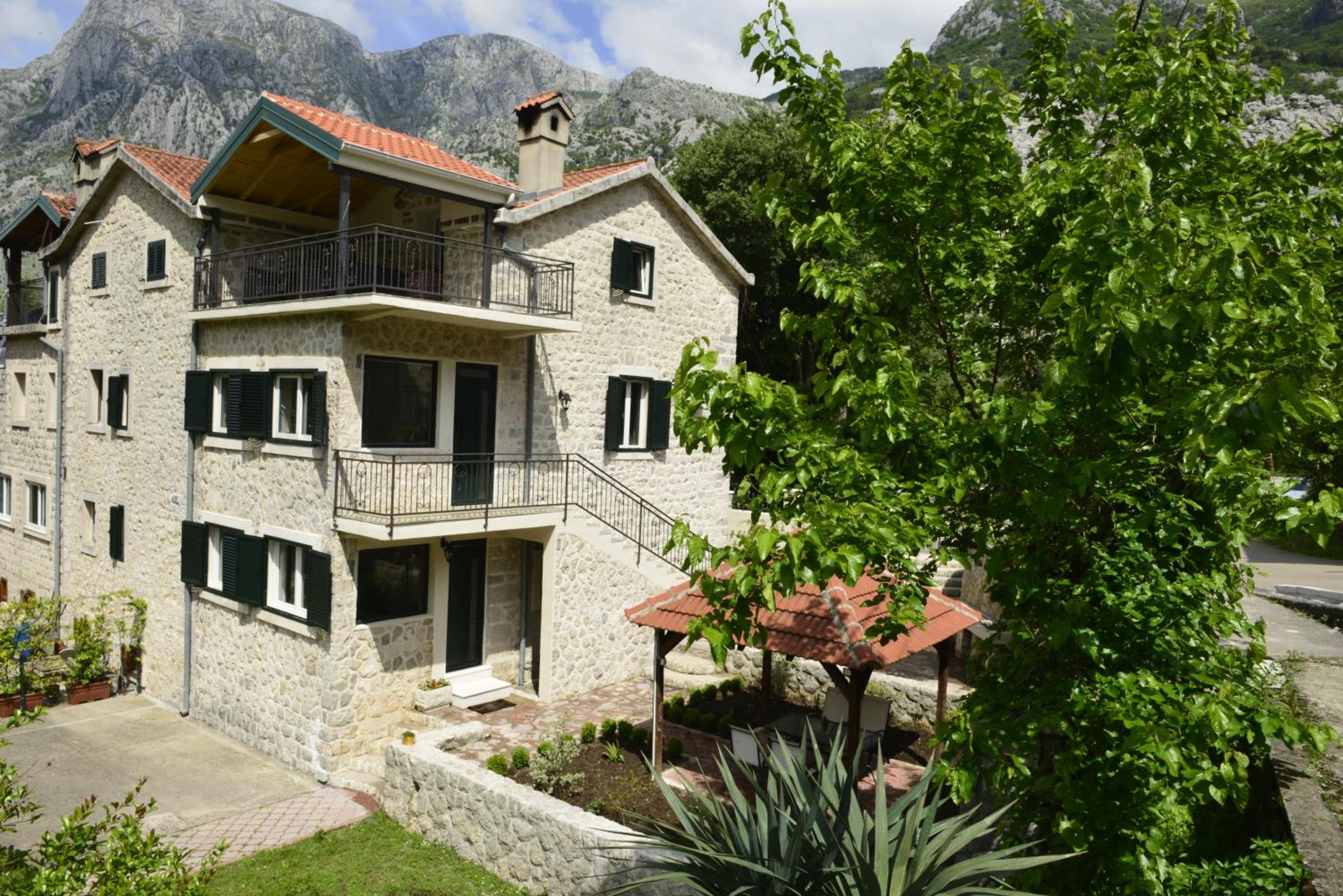 Villa Andrea Apartments with parking