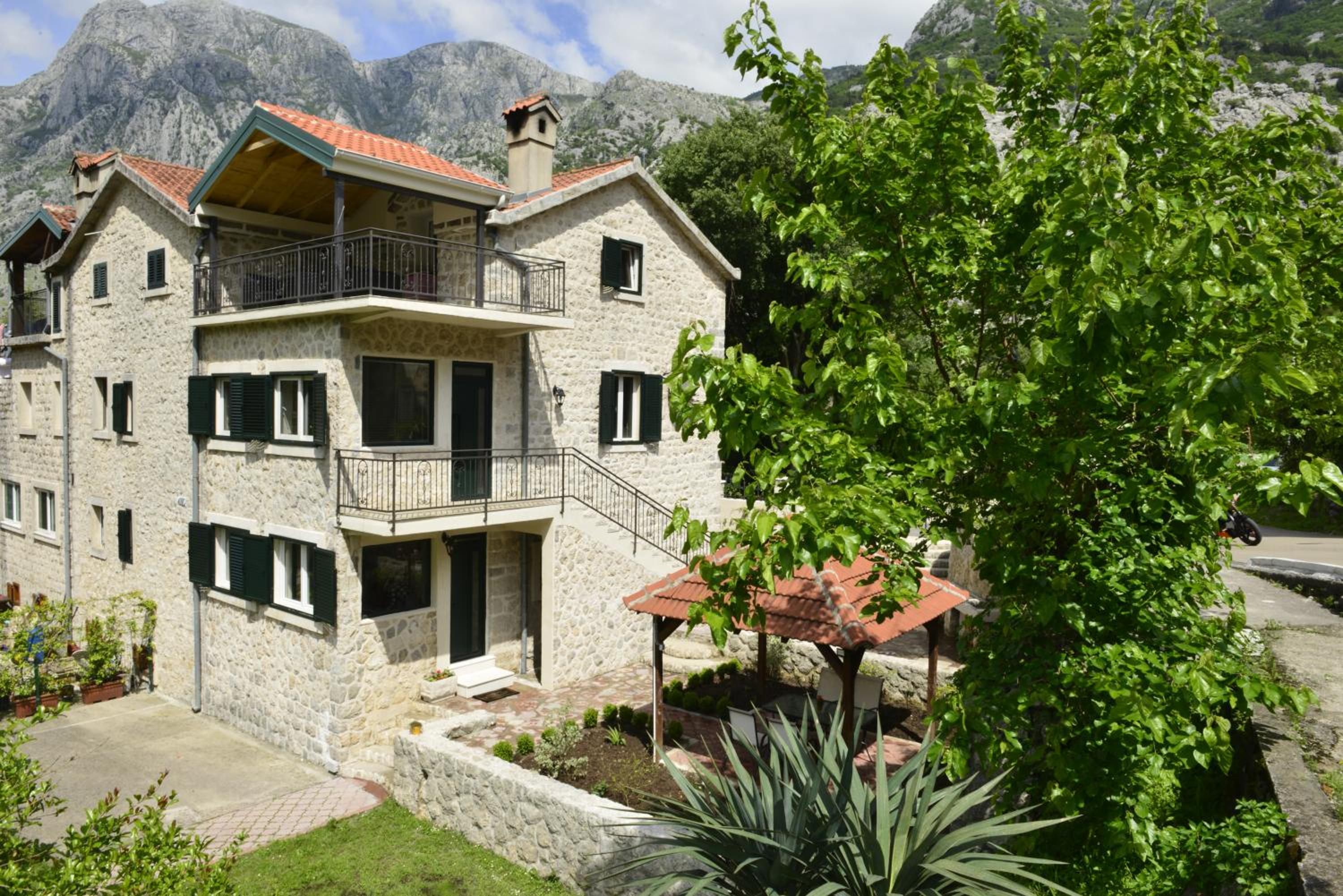 Villa Andrea Apartments with parking