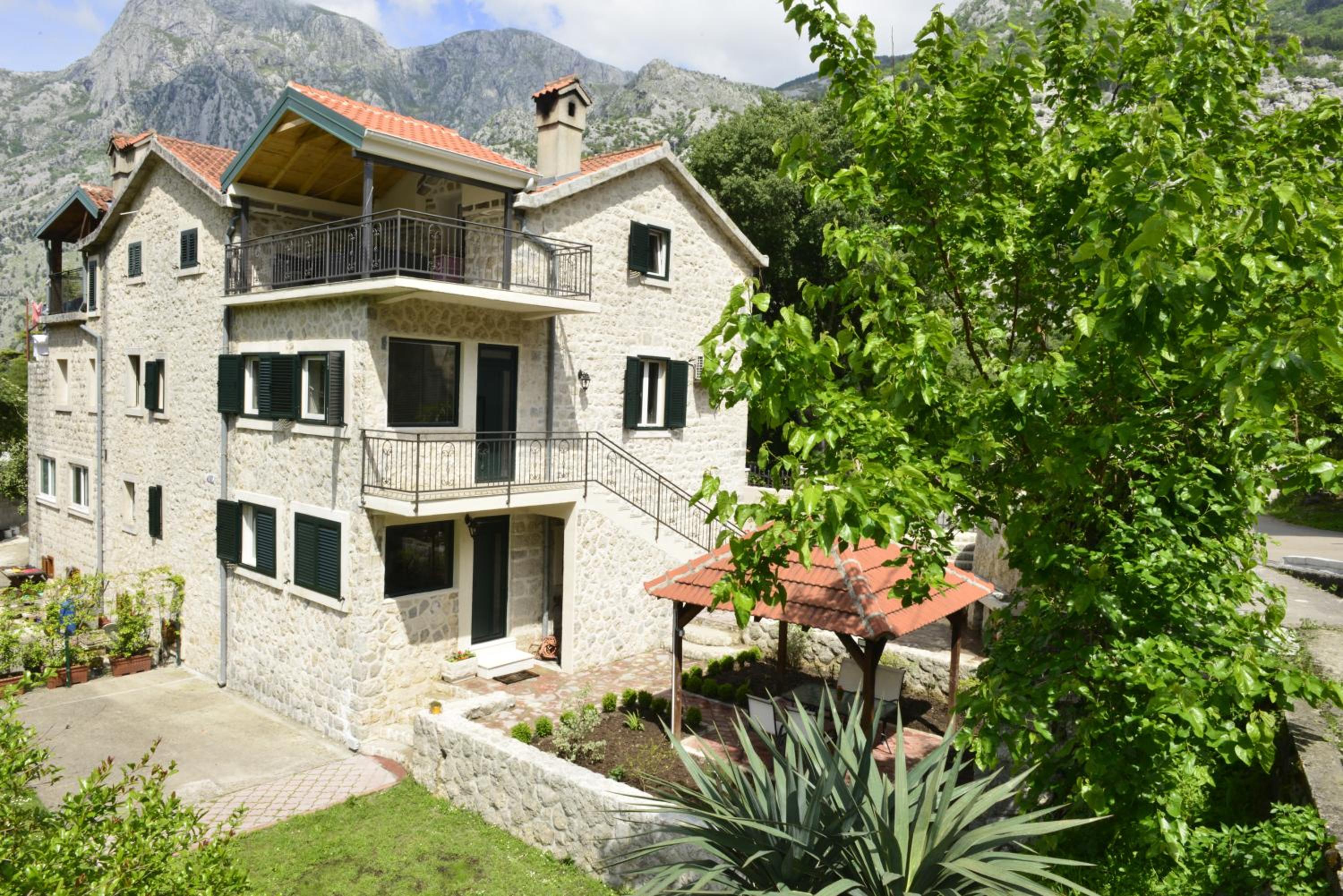 Villa Andrea Apartments with parking