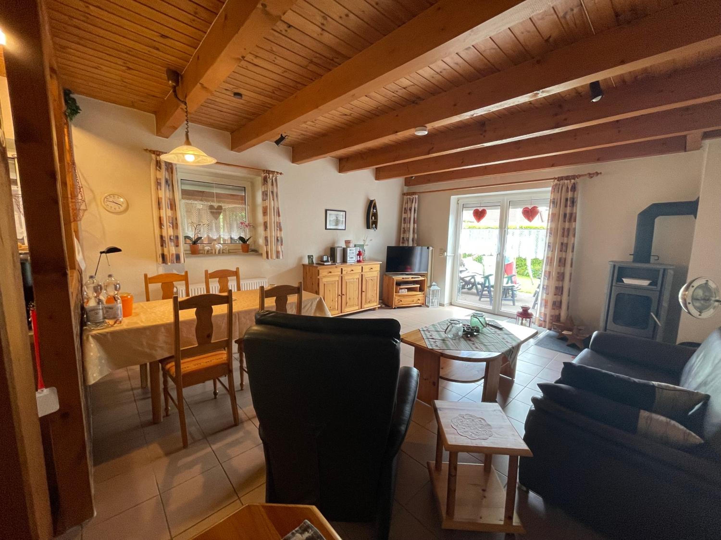 Haus Tillmann mit Hund in Hooksiel