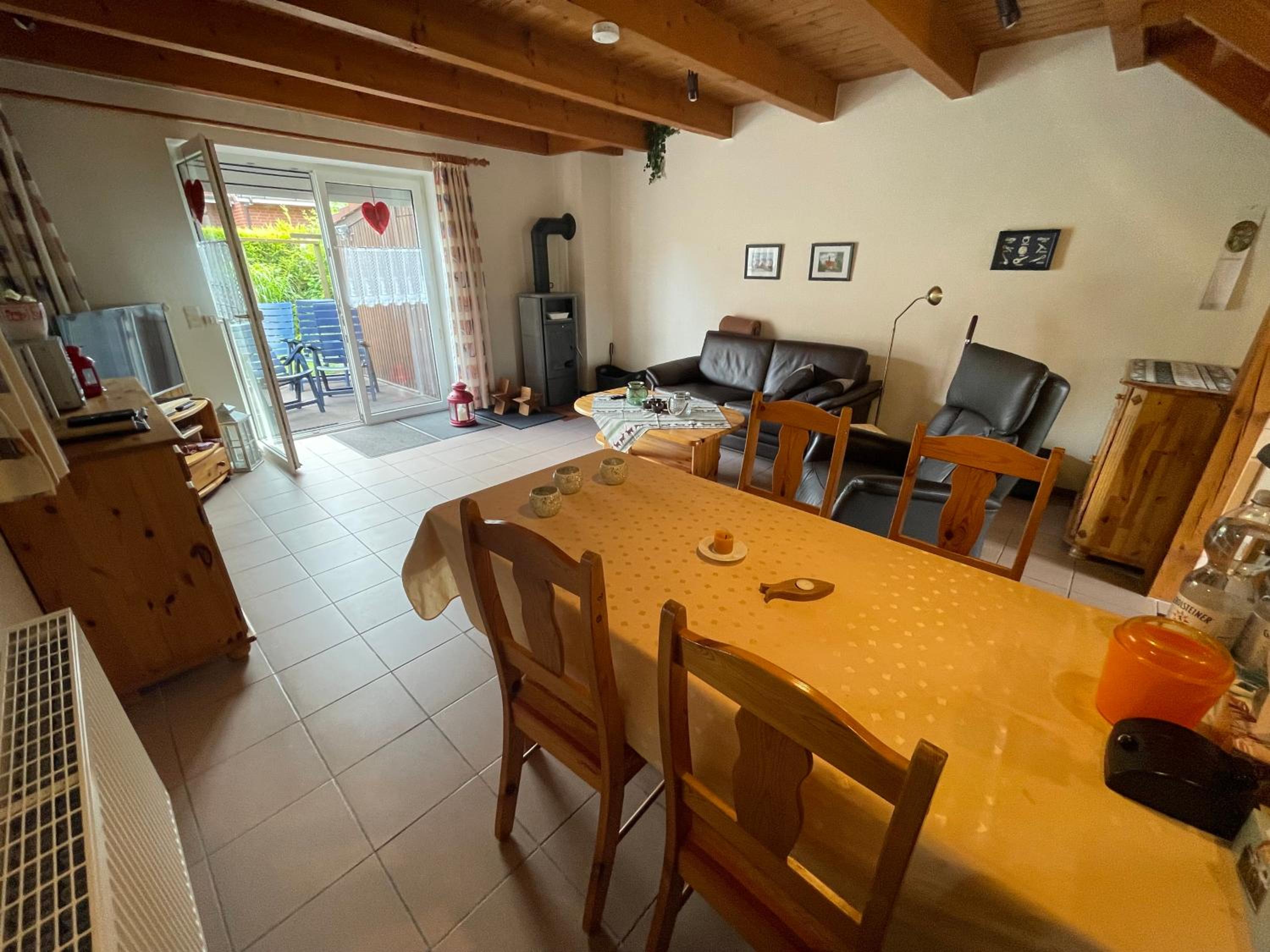 Haus Tillmann mit Hund in Hooksiel