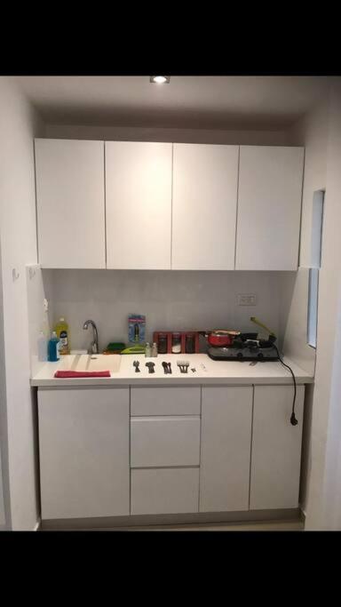 Sunny Garden. YBG. 1 Bedroom Apt. Quiet view 2