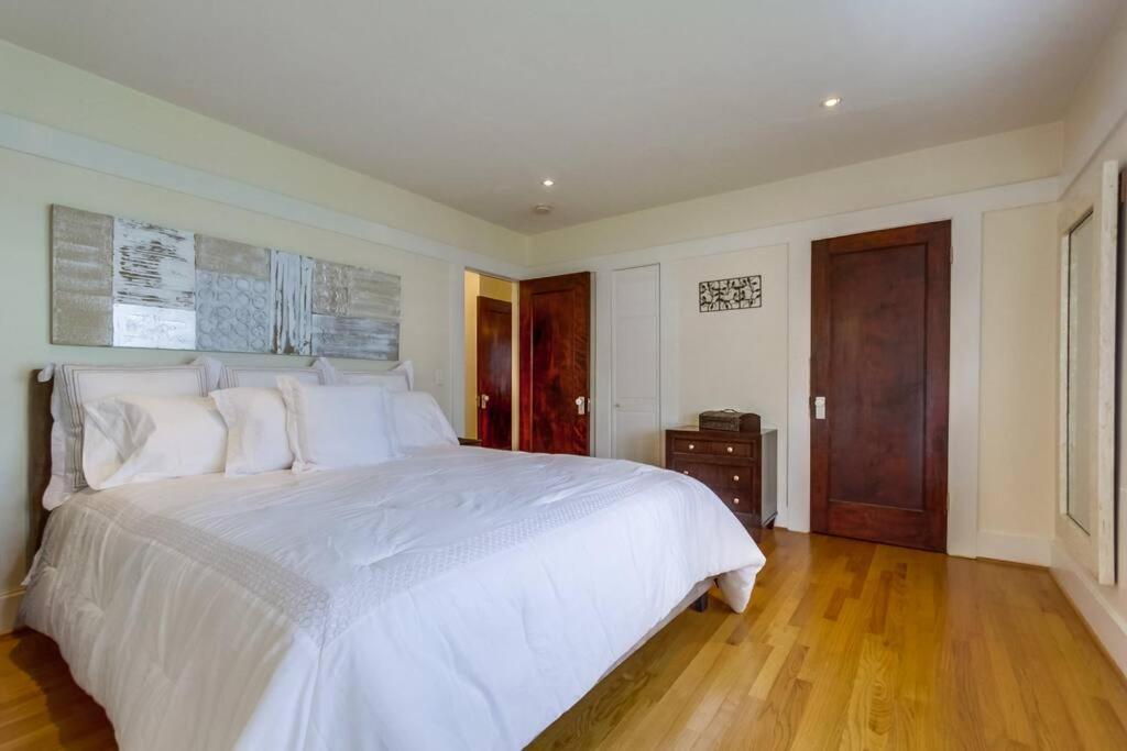 Cozy Craftsman Bungalow, Hillcrest/Mission Hills view 3