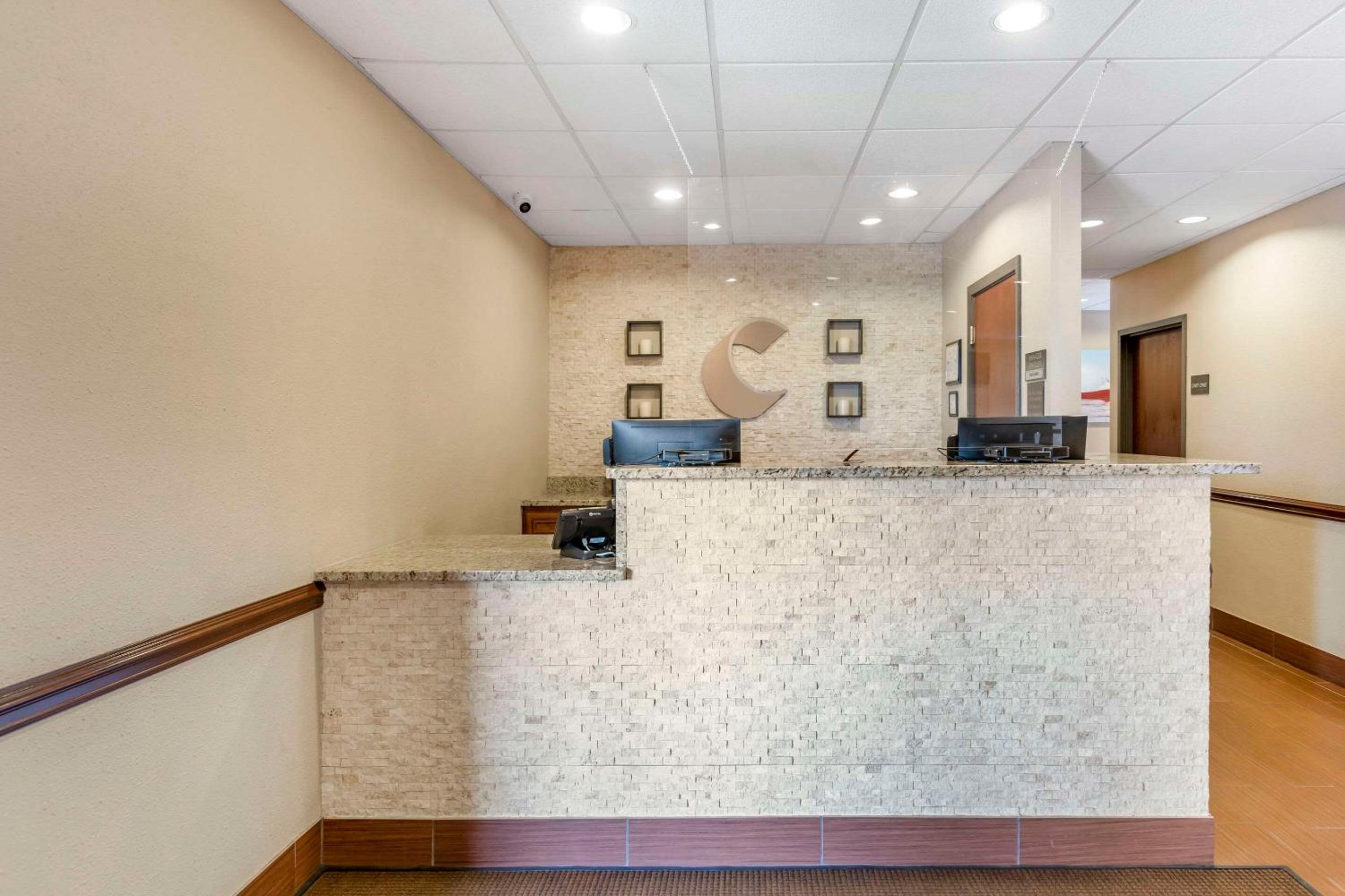 Sault Ste Marie Vacations - Comfort Inn - Property Image 2