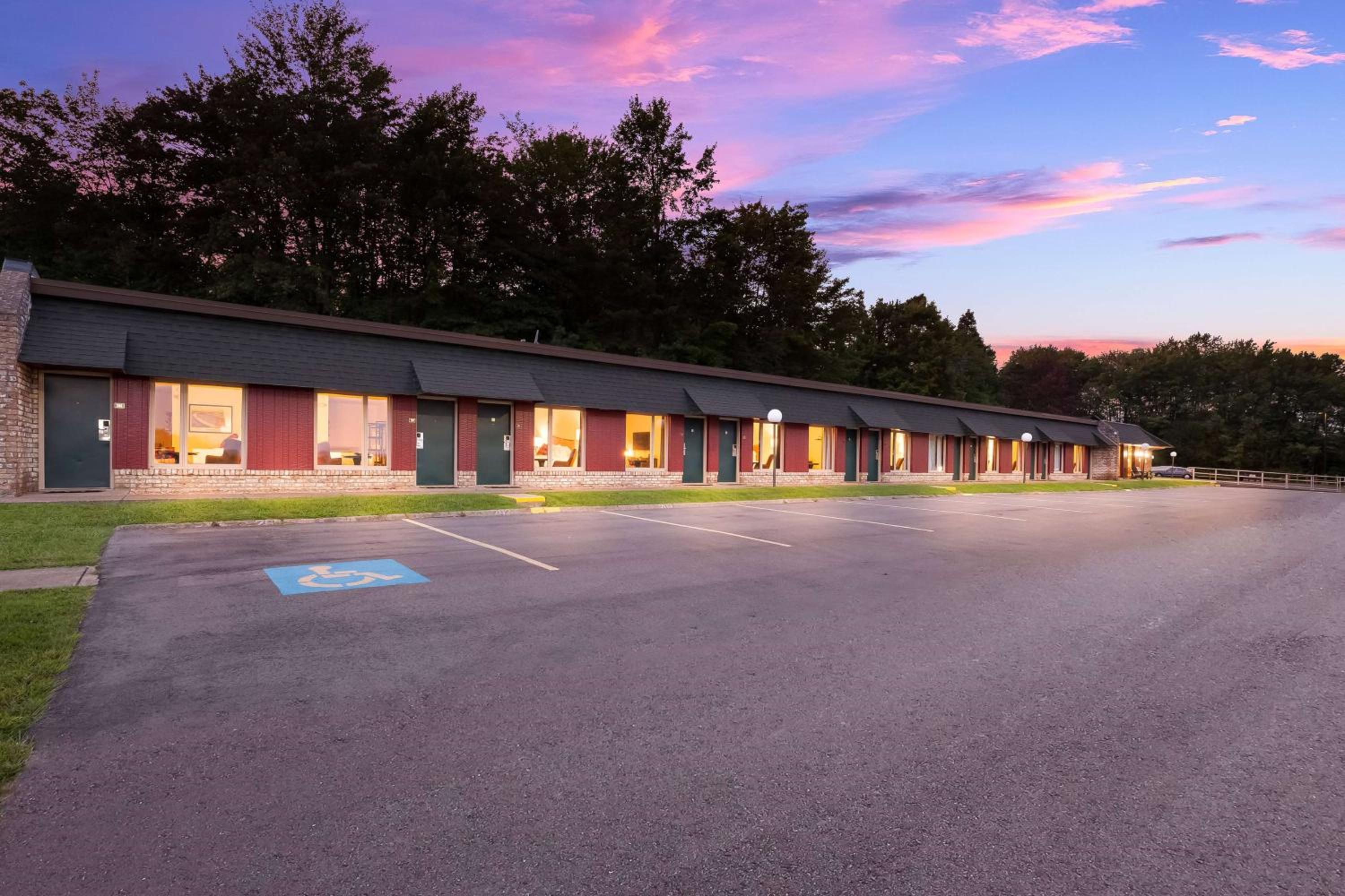 Travelodge by Wyndham Emlenton - Property Image 1