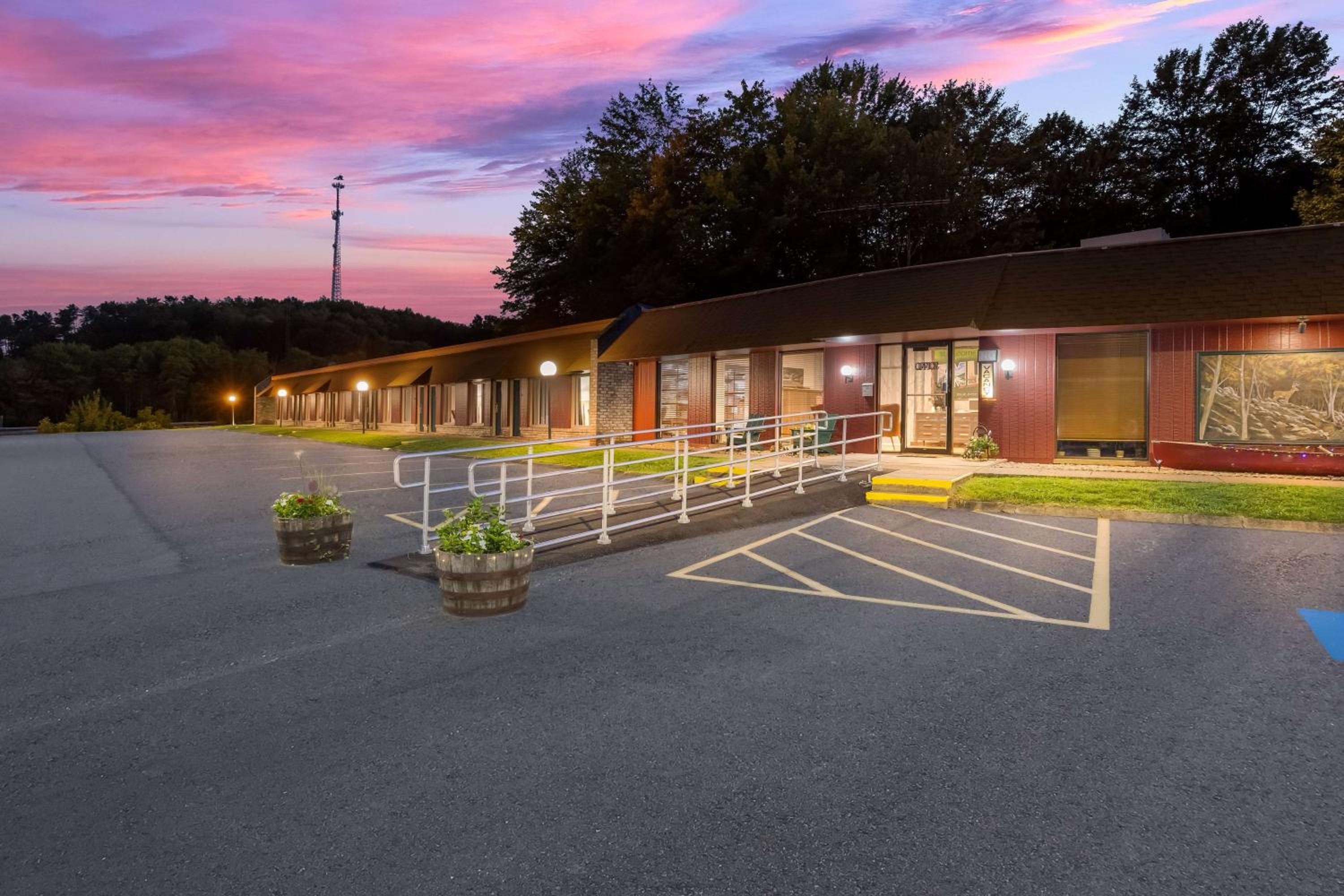 Travelodge by Wyndham Emlenton - Property Image 3