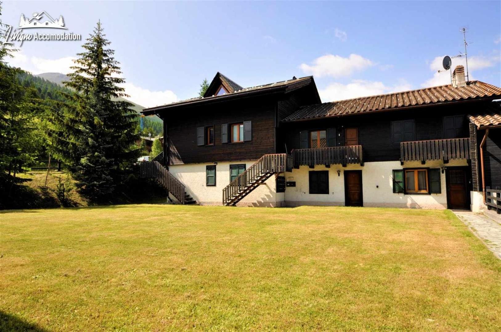 Chalet Rododendro Forést by Livigno Accomodation