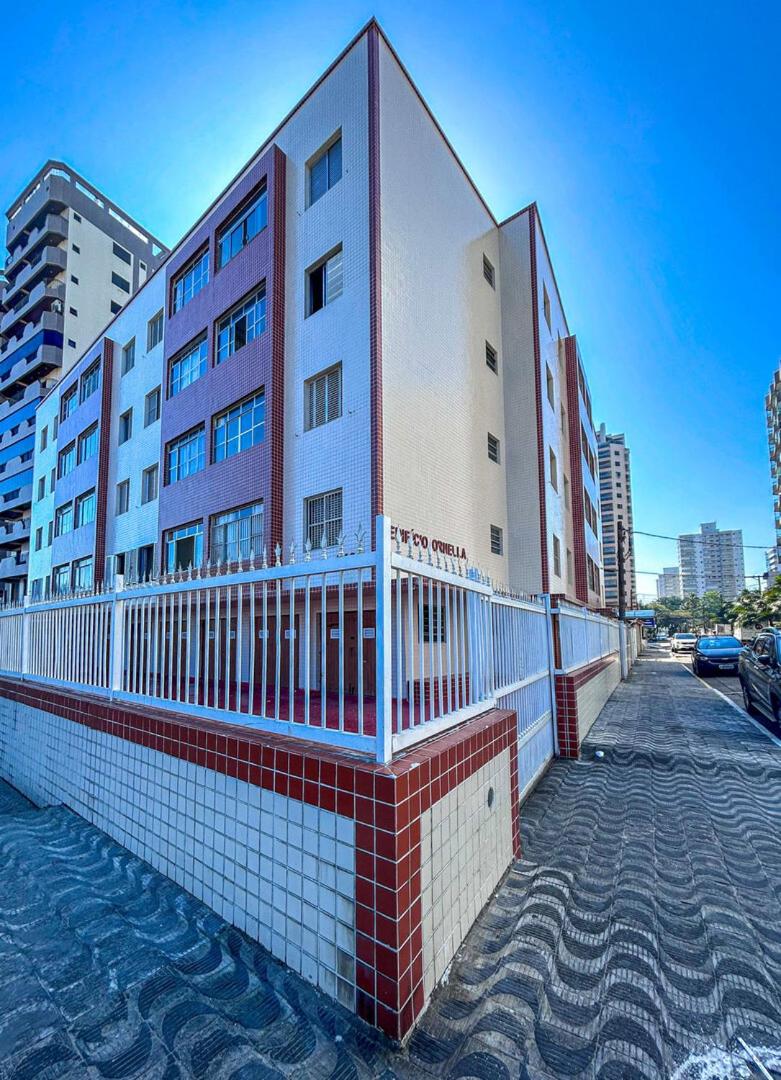 Apto pe na areia com Wi-Fi na Praia da Aviacao SP