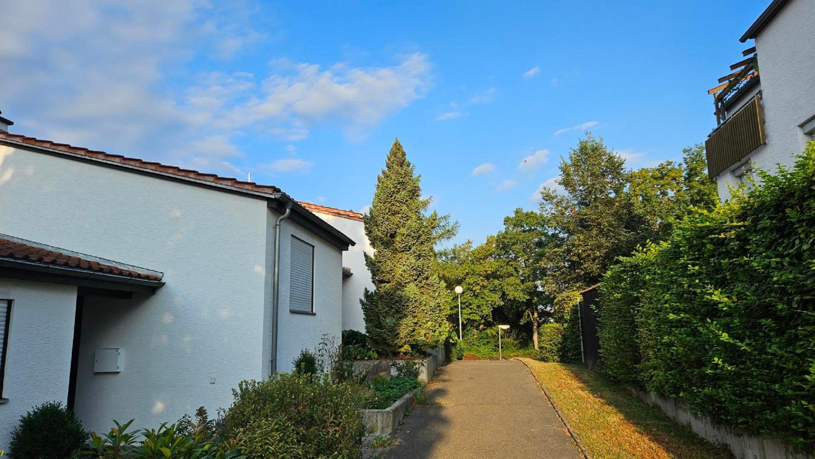 Ferienzimmer bei Thomas - Gemutliches Schlaf- und Wohnzimmer mit modernem Bad - Property Image 1