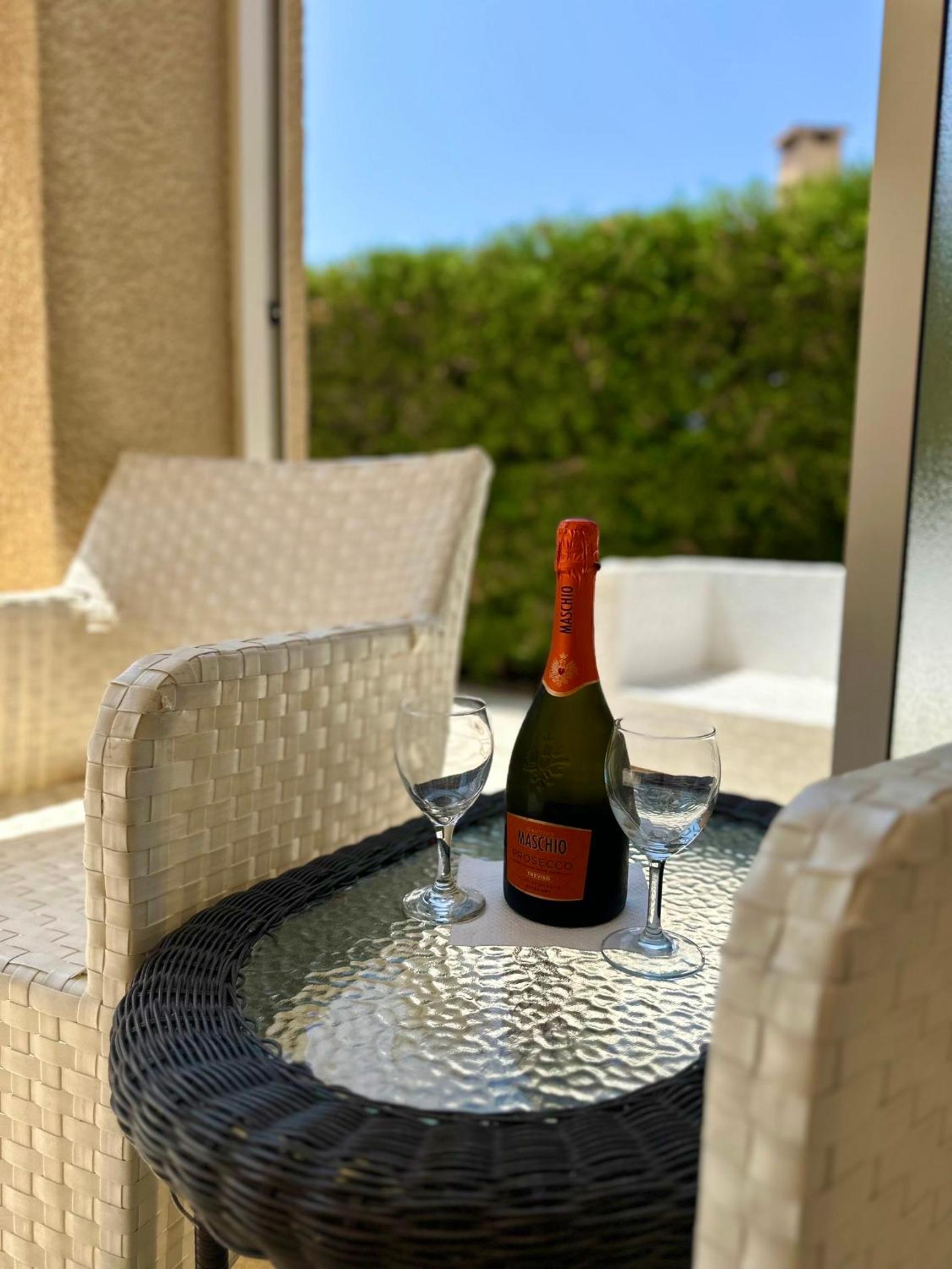 New cozy Villa near the beaches in the Magnificent Gardens of Regina with swimming pools!