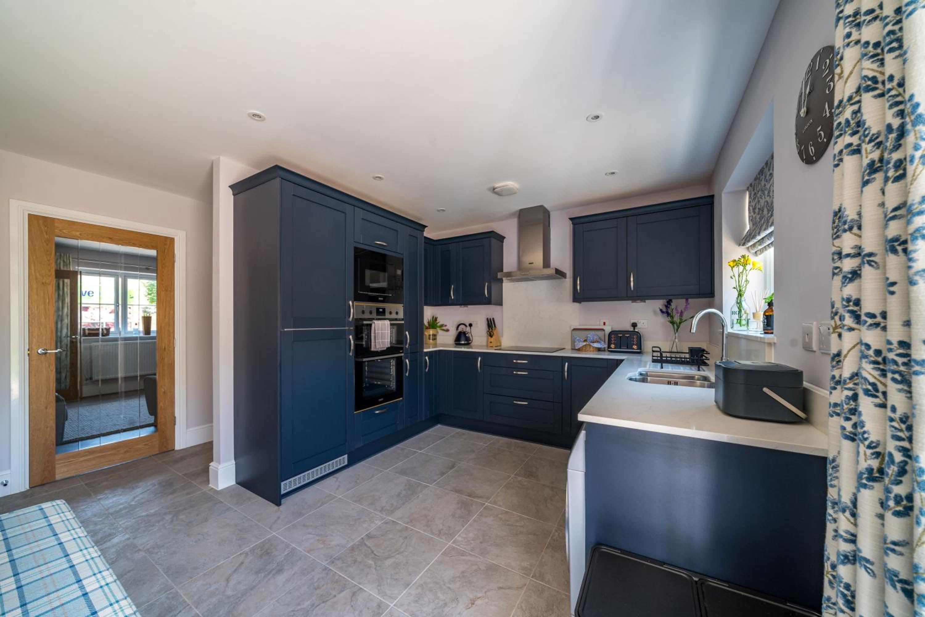 Fleming Cottage - Contemporary Cotswold Home view 3