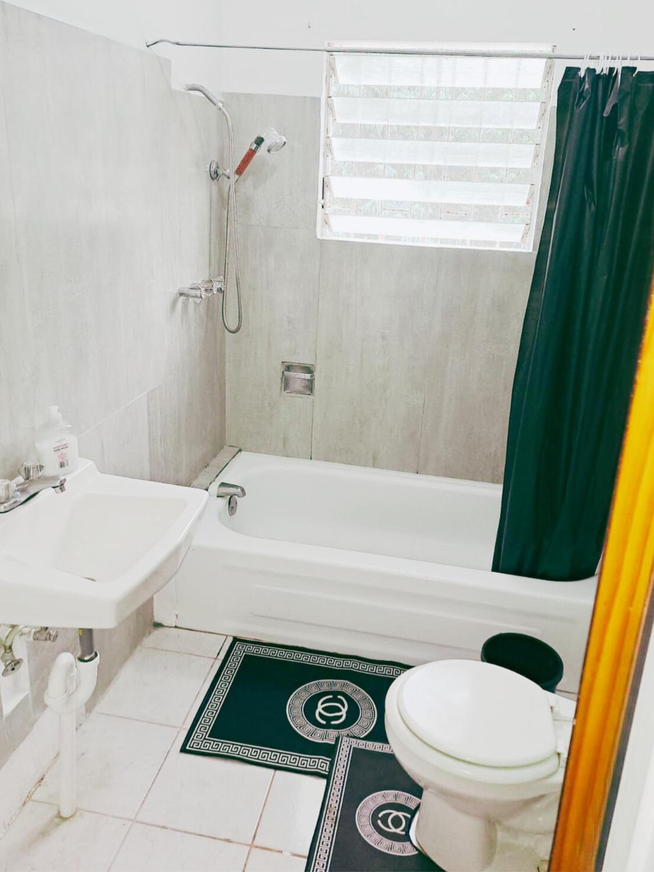 Healing 3-Bed Retreat - Sleeps 3 Hot Tub & Pool view 4