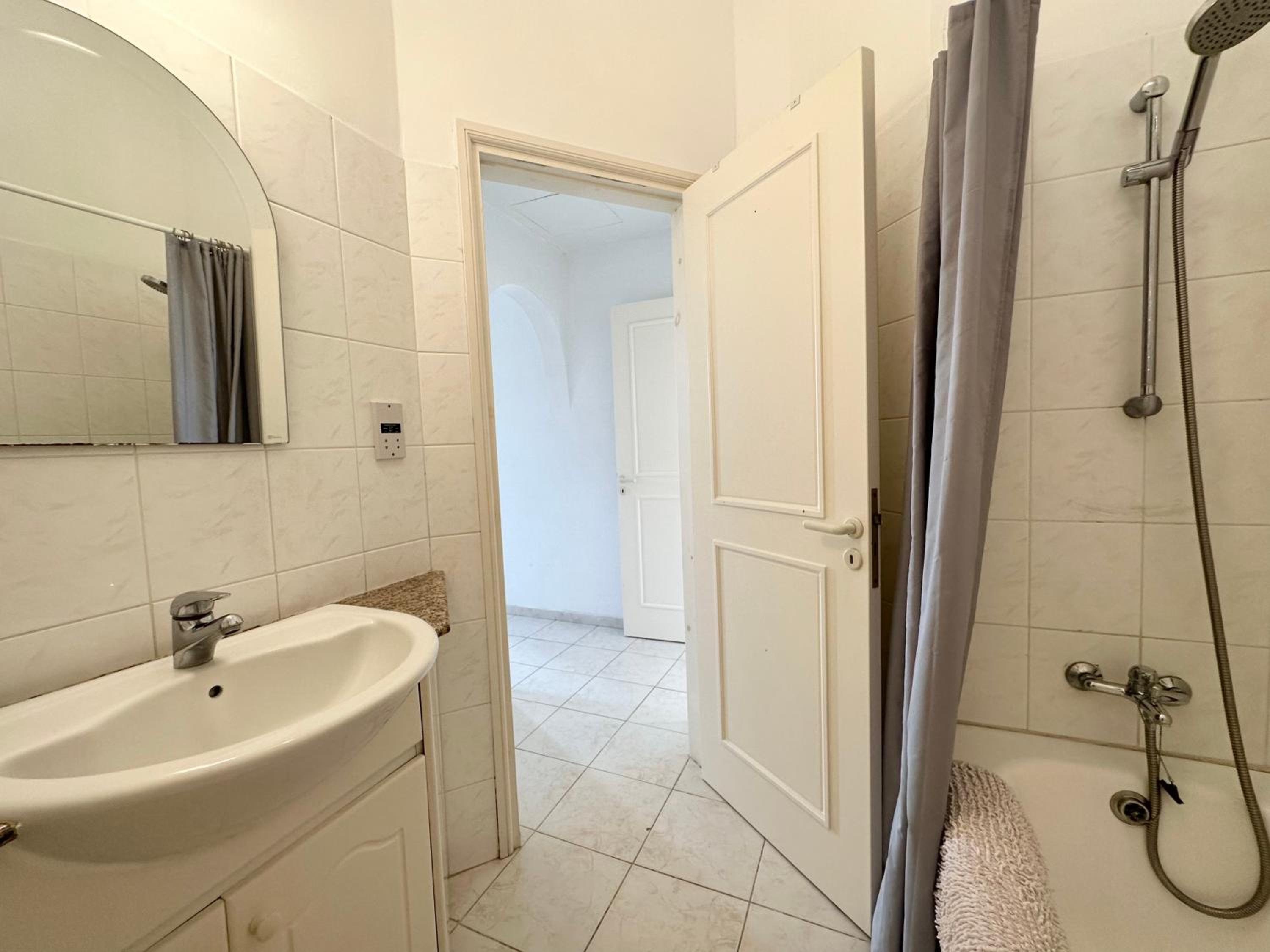 New cozy Villa near the beaches in the Magnificent Gardens of Regina with swimming pools!