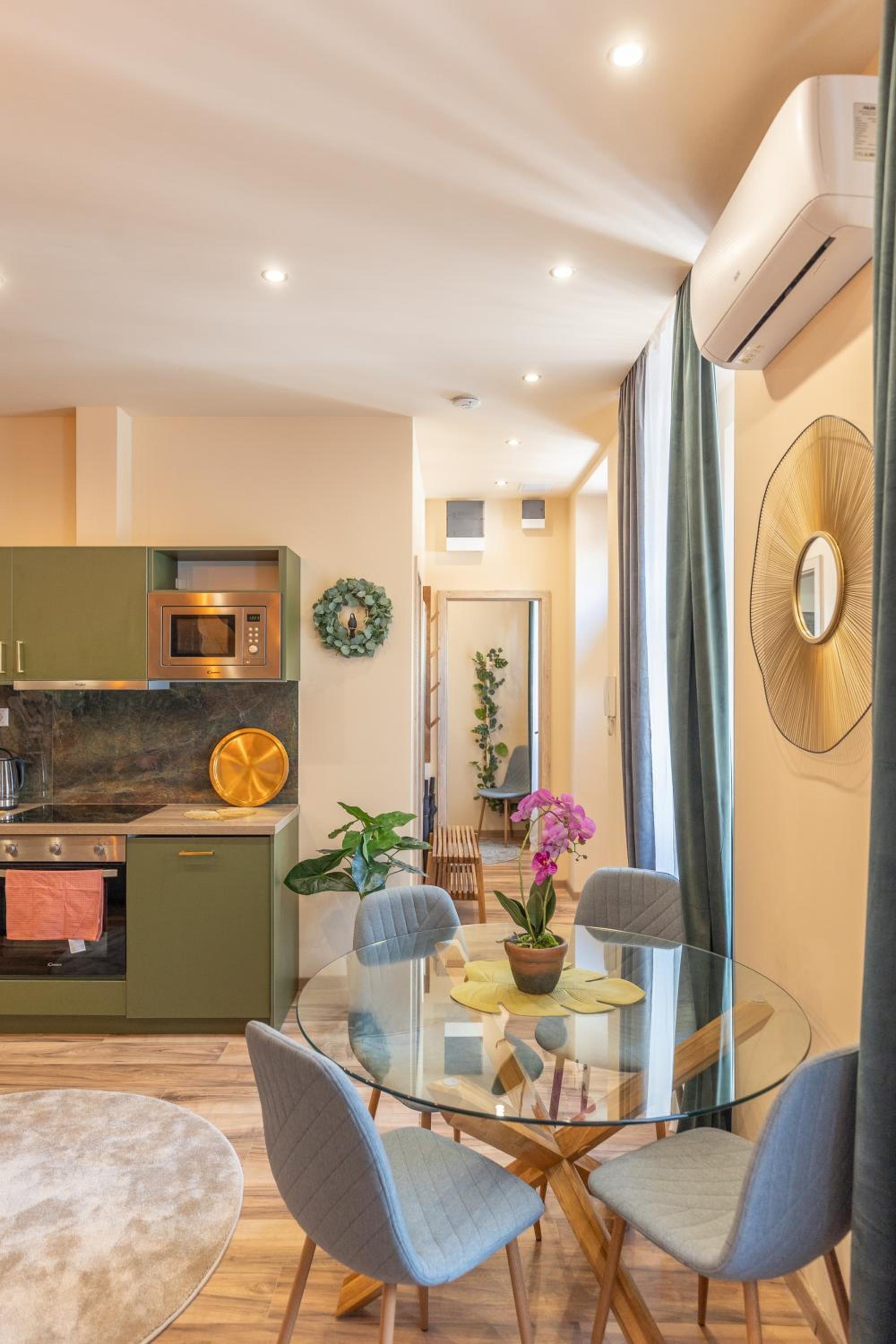 Jungle Apartment with 2 Bathrooms