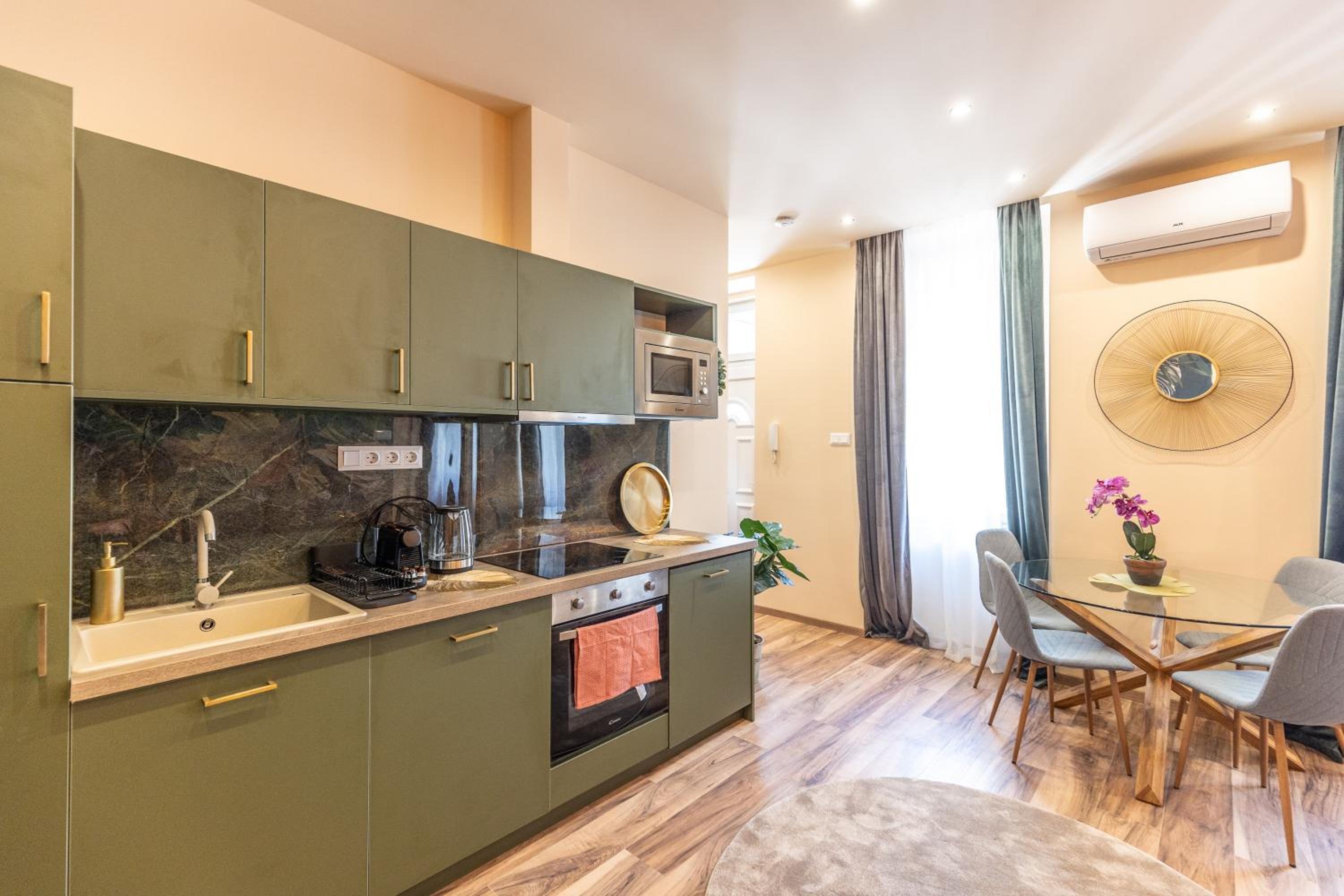 Jungle Apartment with 2 Bathrooms