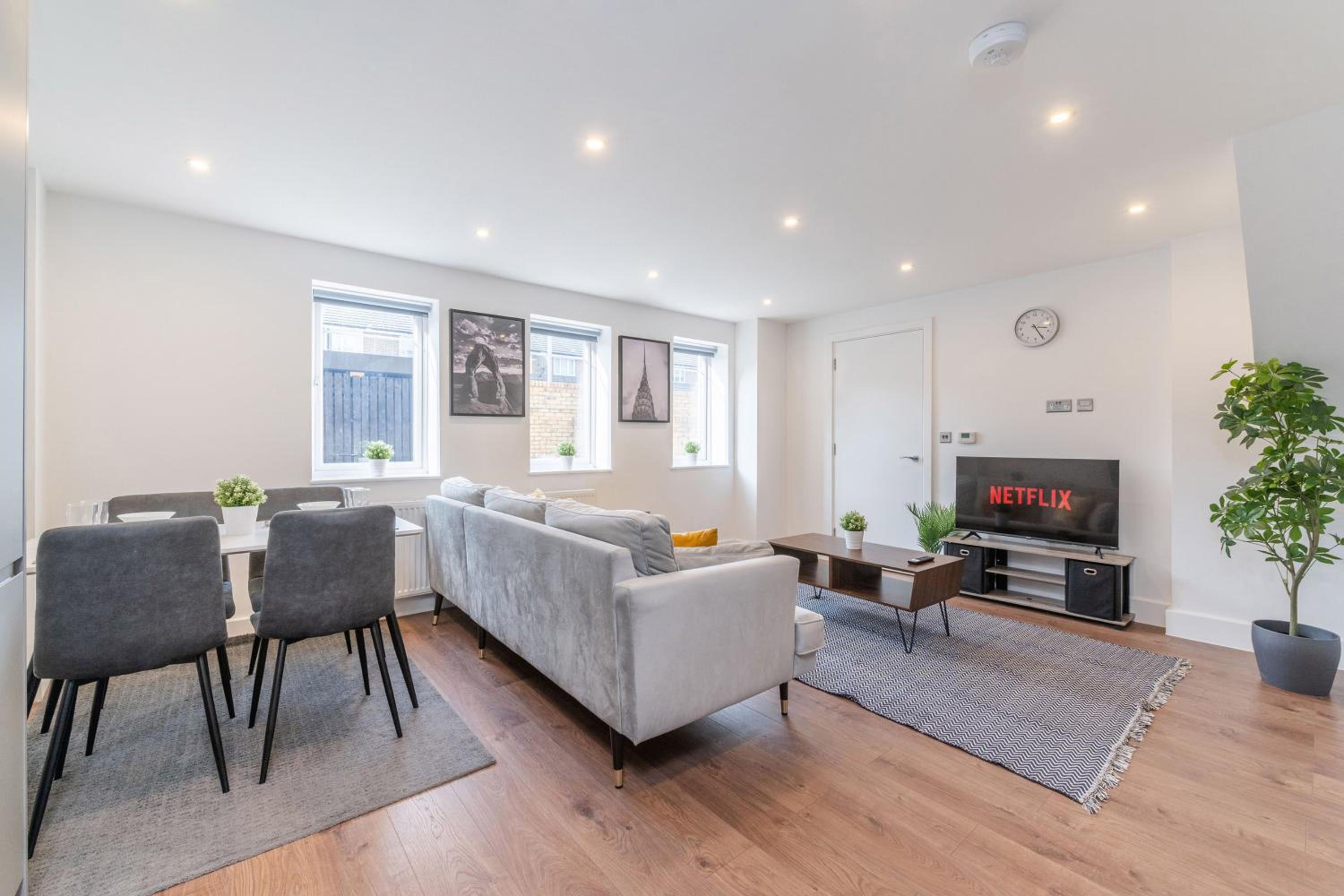 Fantastic London Home, 2 Bedrooms 2 Bathrooms - Next to the US Embassy & Nine Elms Station