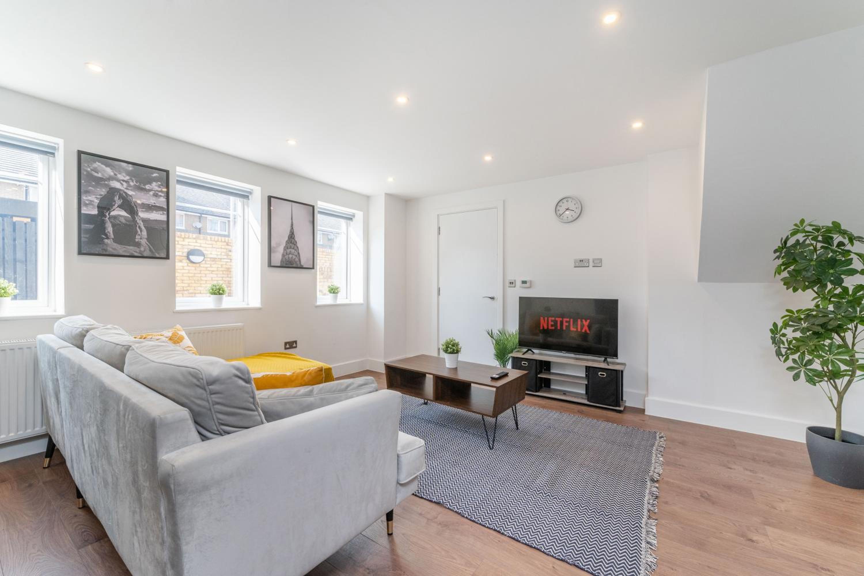 Fantastic London Home, 2 Bedrooms 2 Bathrooms - Next to the US Embassy & Nine Elms Station