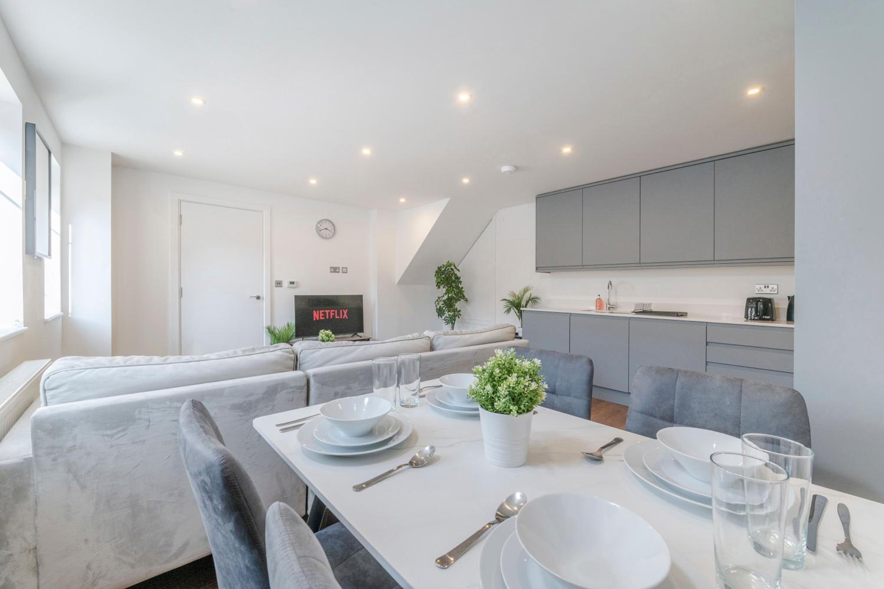 Fantastic London Home, 2 Bedrooms 2 Bathrooms - Next to the US Embassy & Nine Elms Station