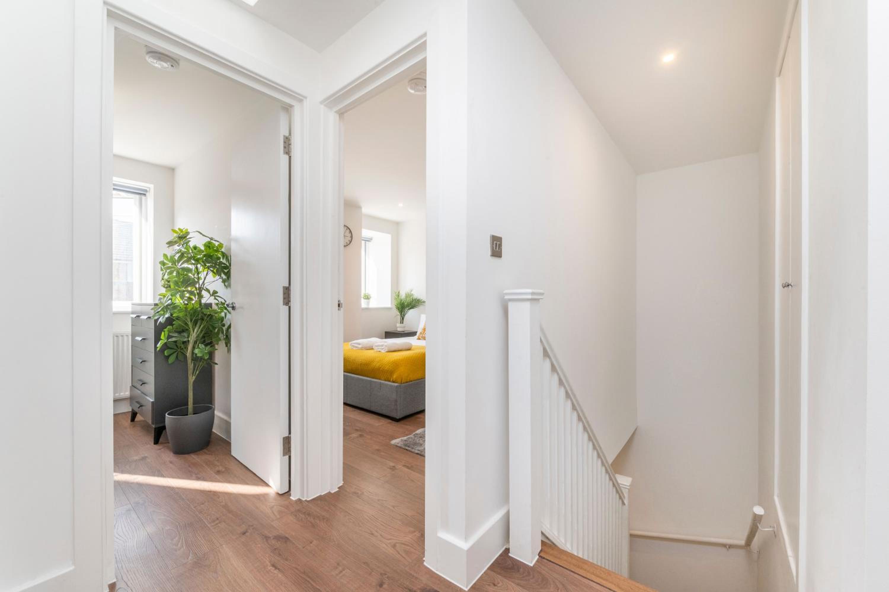 Fantastic London Home, 2 Bedrooms 2 Bathrooms - Next to the US Embassy & Nine Elms Station