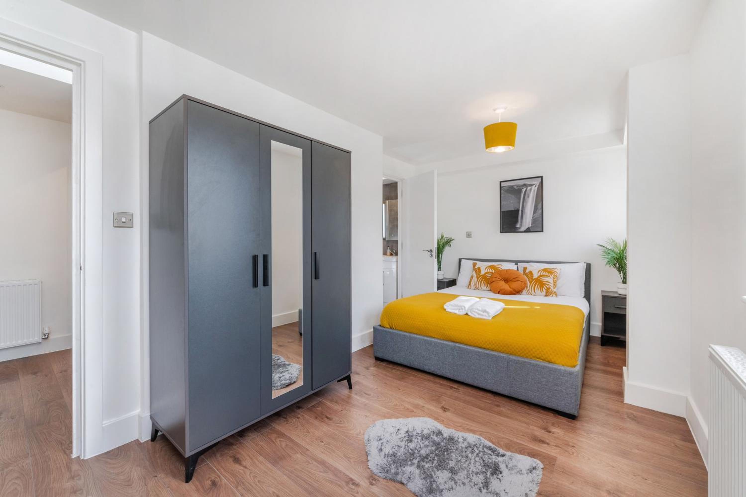 Fantastic London Home, 2 Bedrooms 2 Bathrooms - Next to the US Embassy & Nine Elms Station