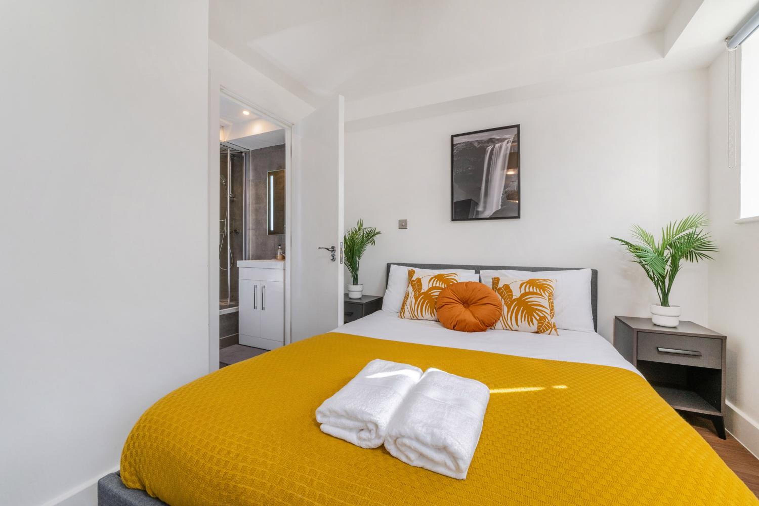 Fantastic London Home, 2 Bedrooms 2 Bathrooms - Next to the US Embassy & Nine Elms Station
