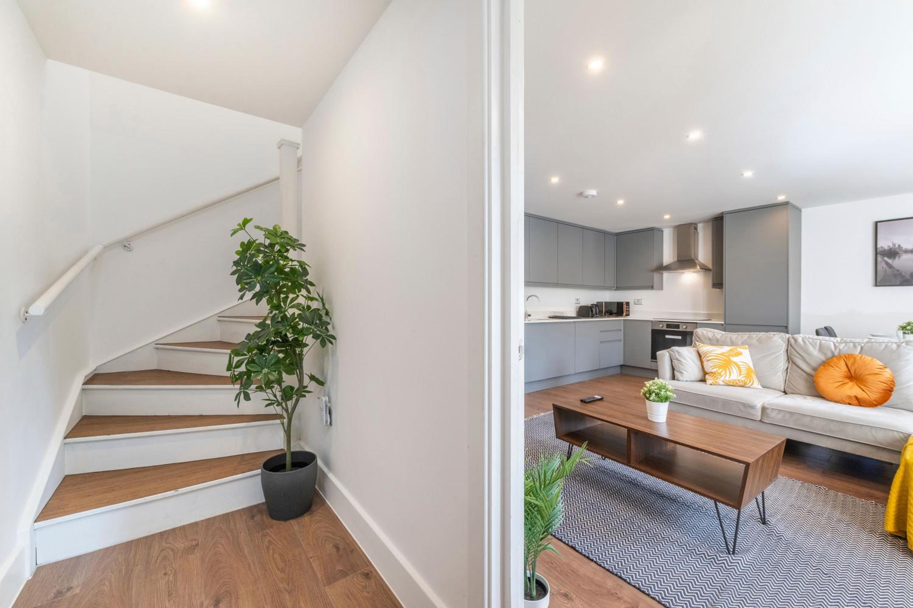 Fantastic London Home, 2 Bedrooms 2 Bathrooms - Next to the US Embassy & Nine Elms Station