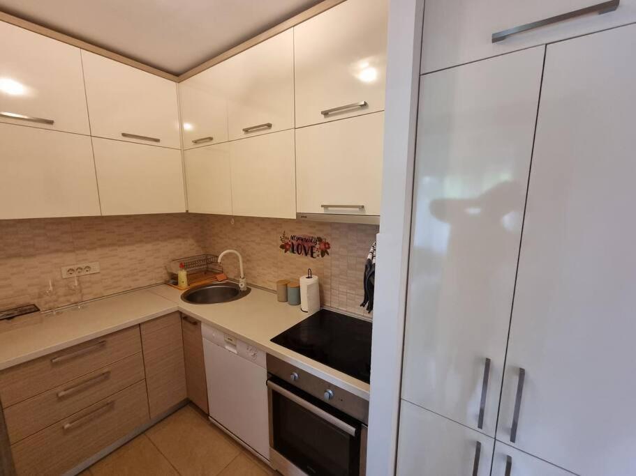 Cozy Central Apartment next to Bus and Train Station
