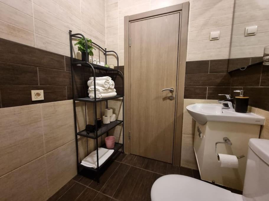 Cozy Central Apartment next to Bus and Train Station