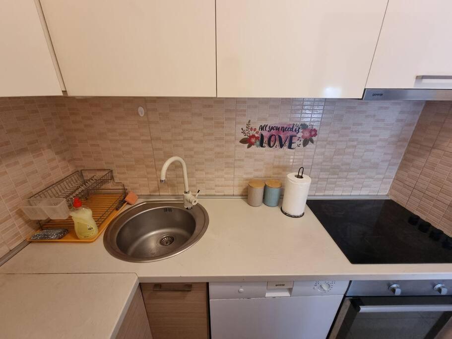 Cozy Central Apartment next to Bus and Train Station