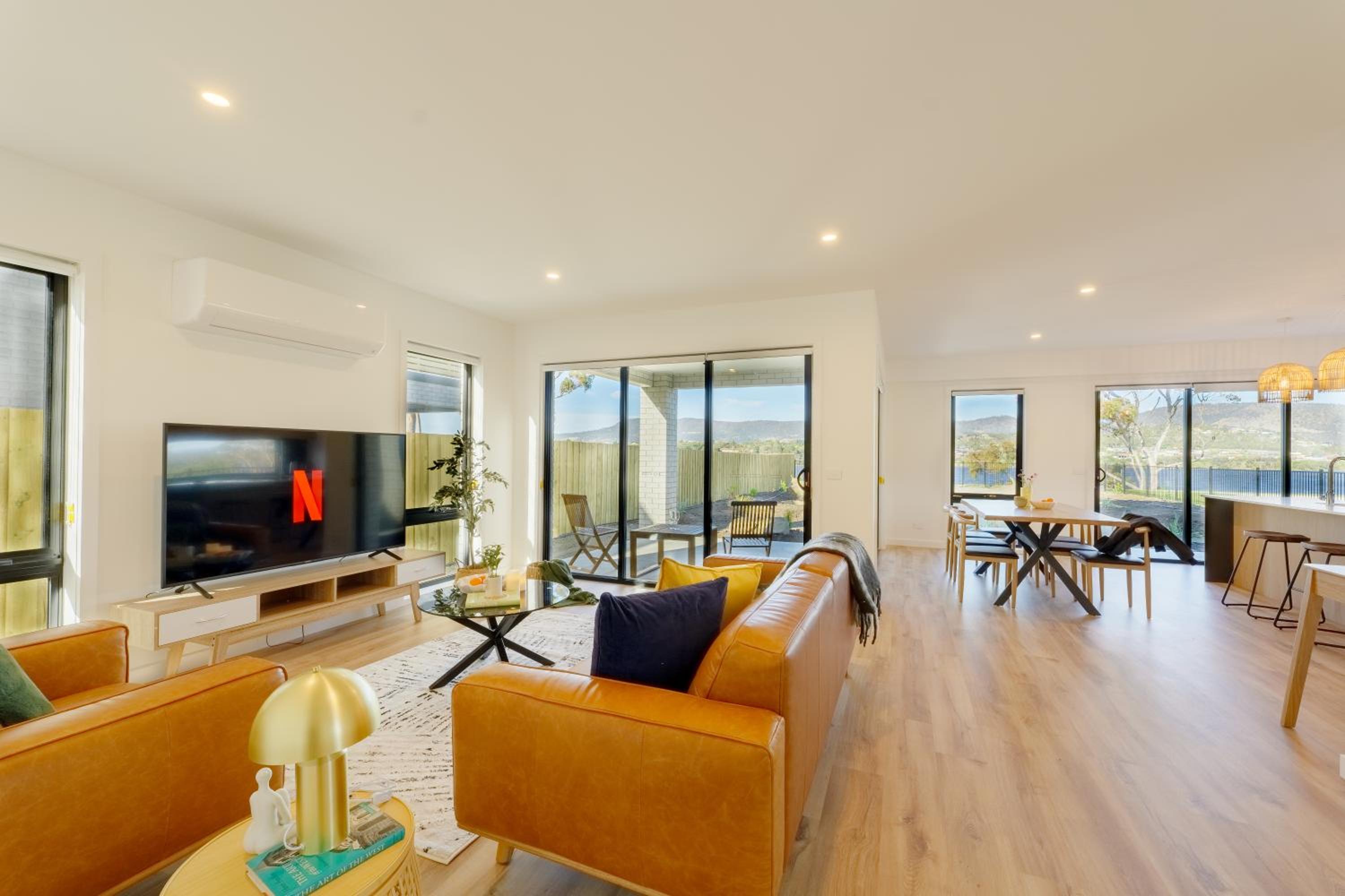 Hobart Luxury Waterfront Retreat 4BR Award-Winning Stay