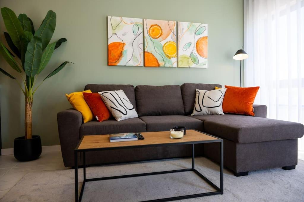 1 bedroom flat completely renovated. view 2