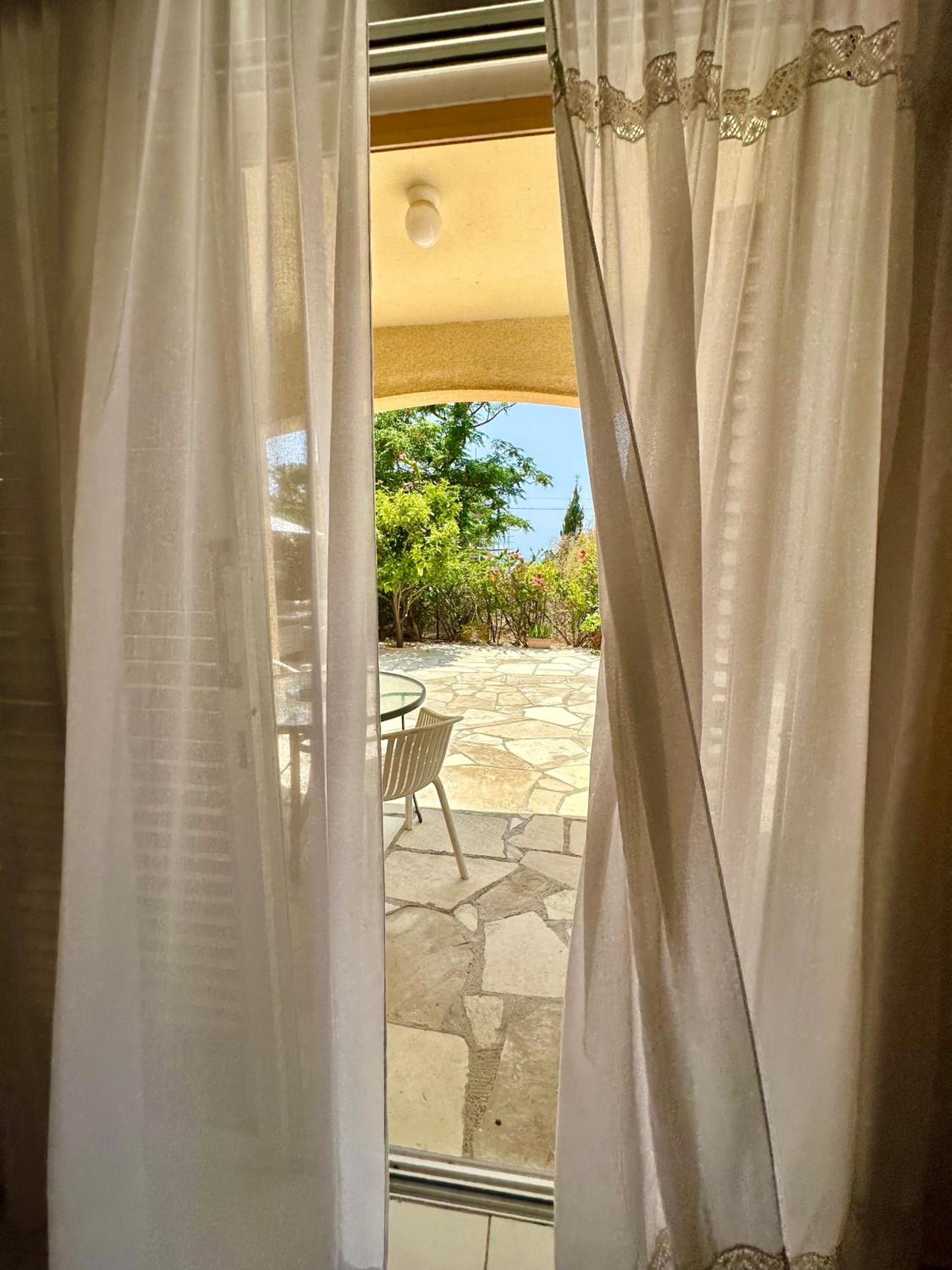 New cozy Villa near the beaches in the Magnificent Gardens of Regina with swimming pools!